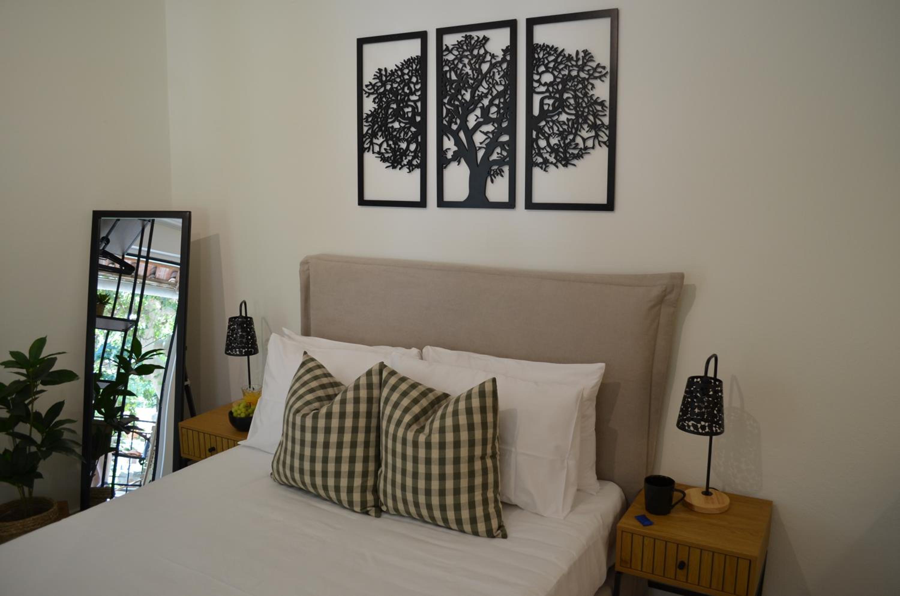 One-Bedroom Apartment photo 3