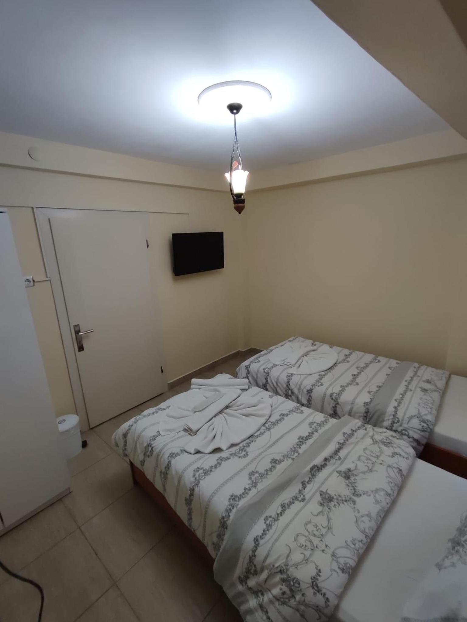 Twin Room with Private External Bathroom photo 1