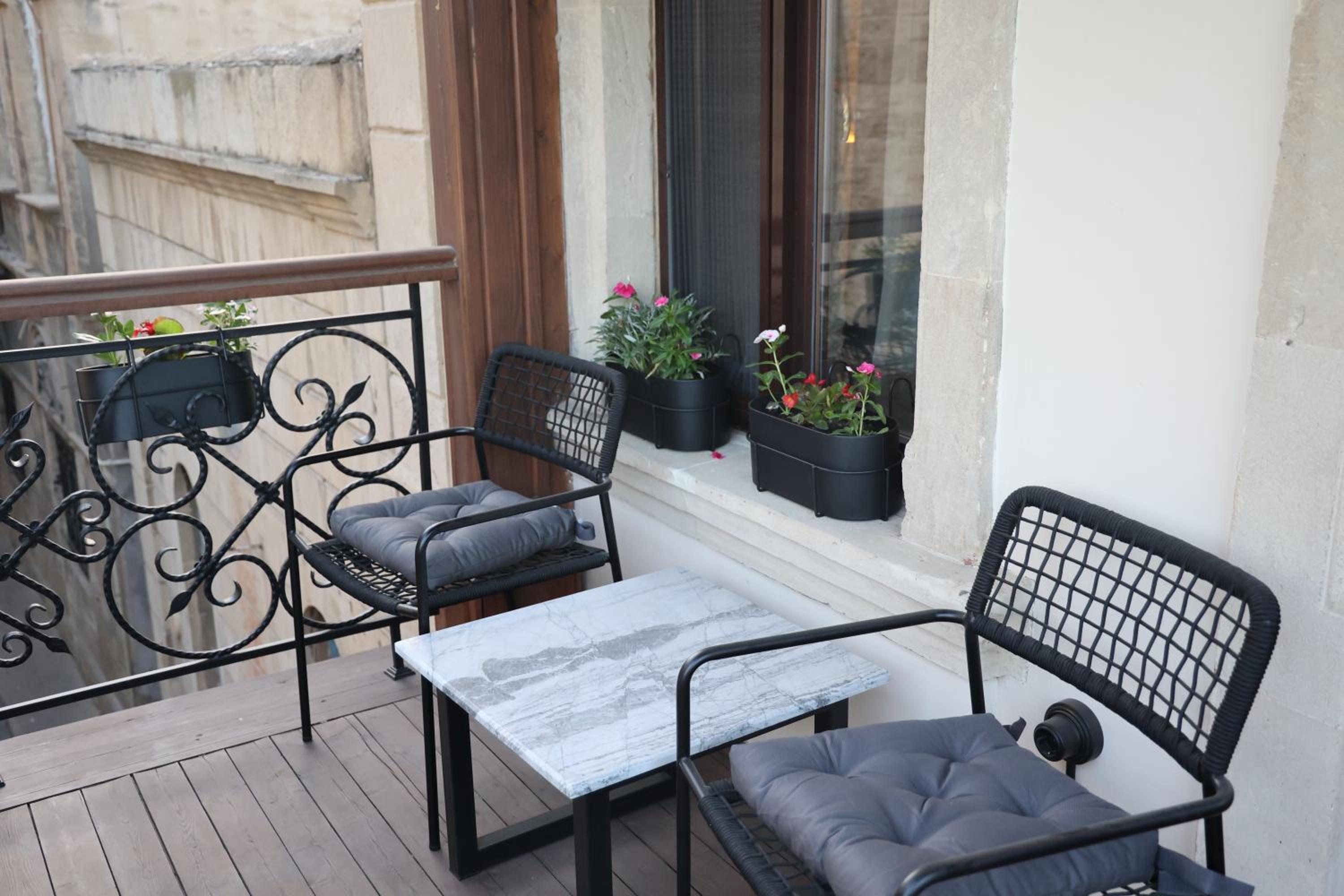 Deluxe Double Room with Balcony photo 3