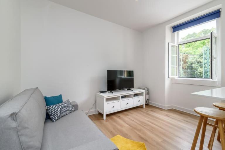 One-Bedroom Apartment - Photo 1