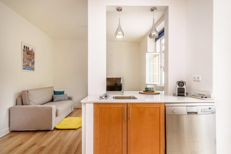 One-Bedroom Apartment - Photo 2