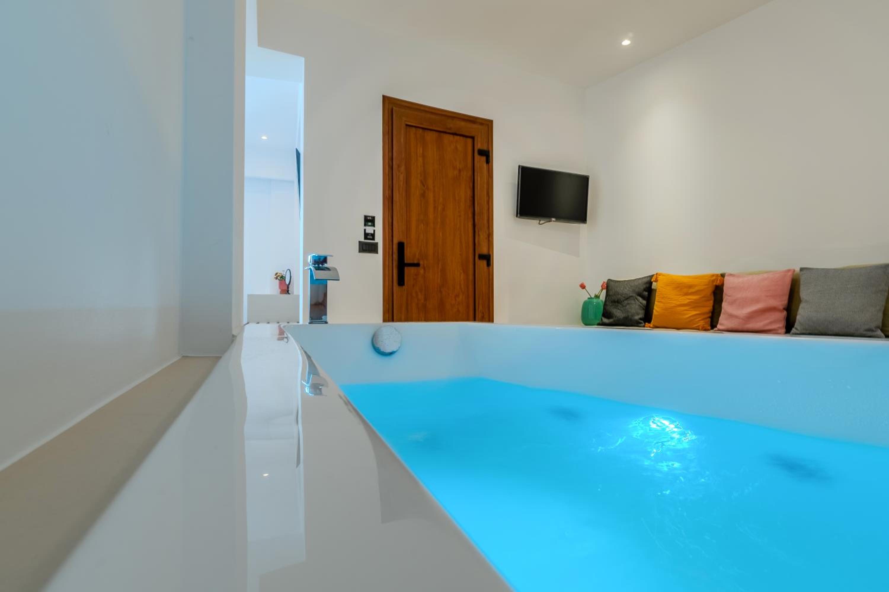 Superior King Suite photo 3