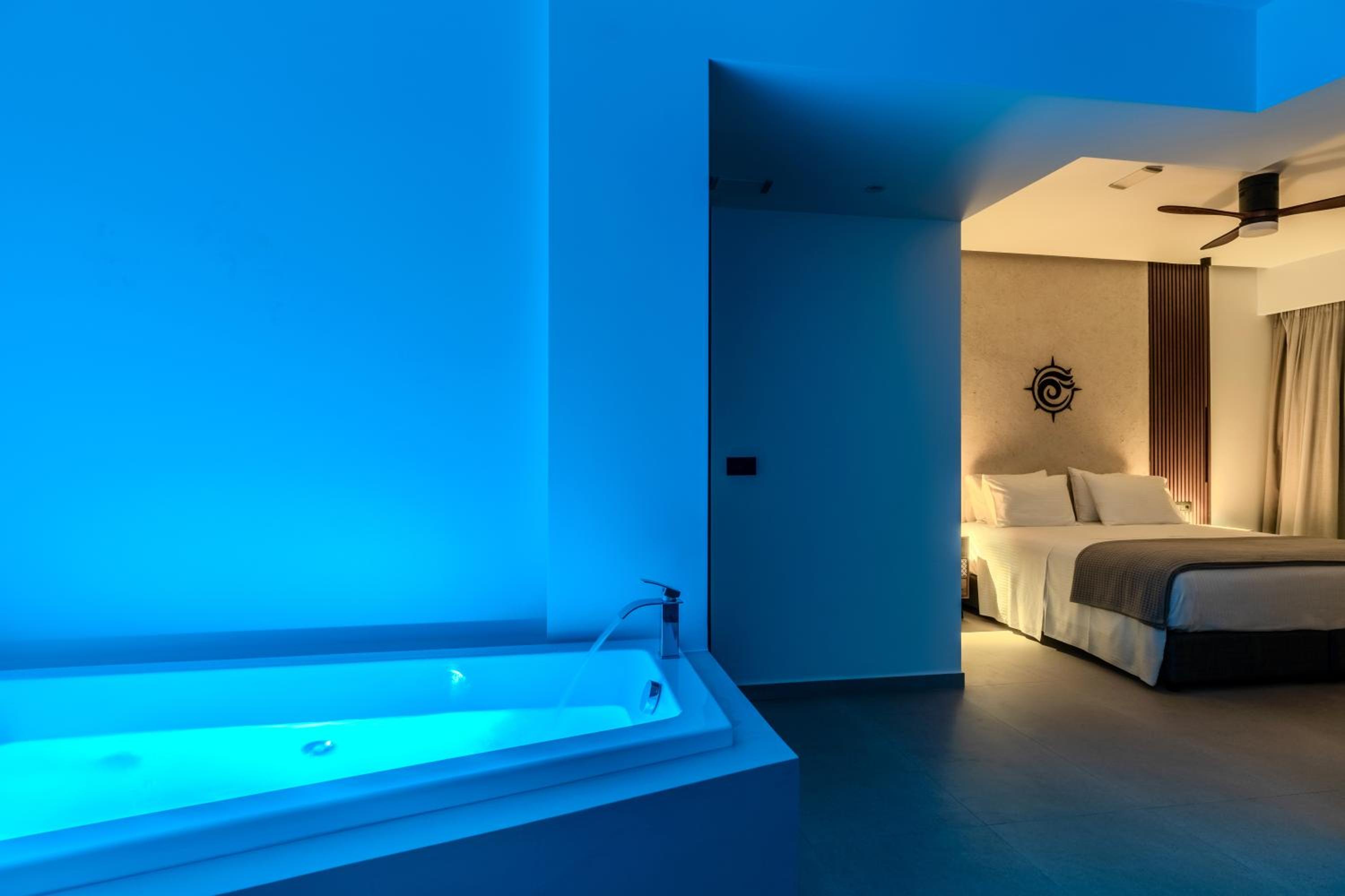 Superior King Suite photo 1