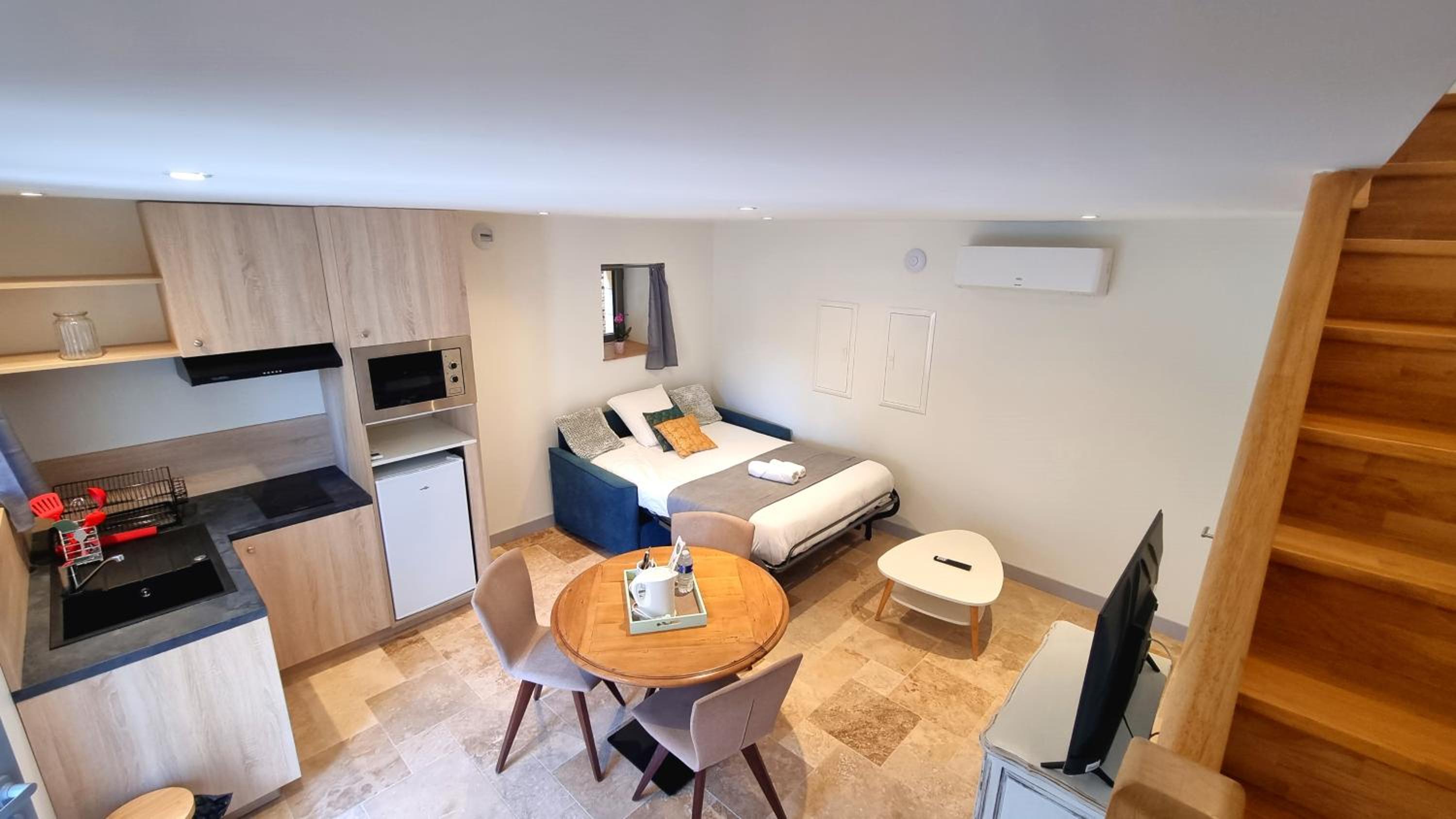 One-Bedroom Apartment photo 3