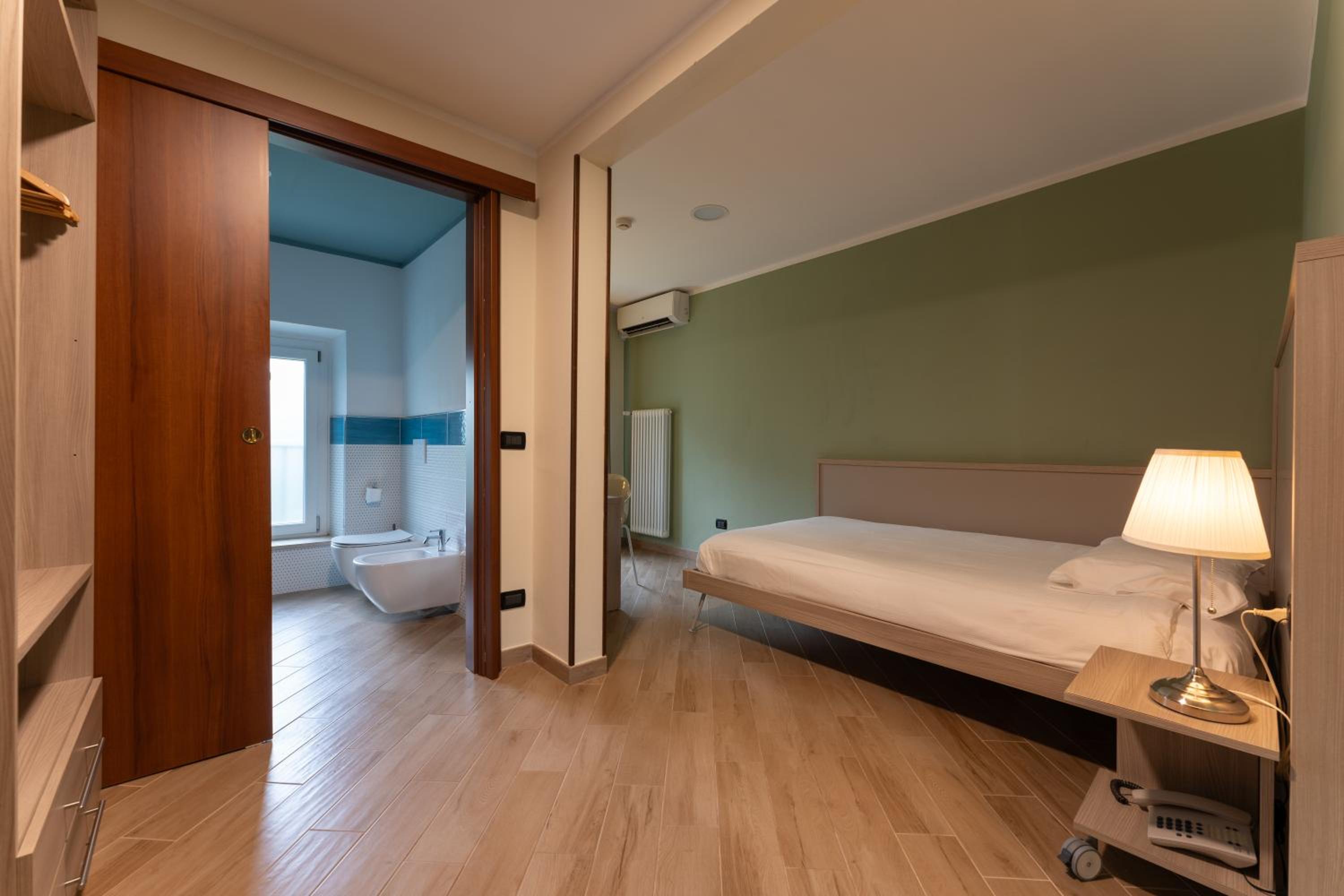 Single Room photo 3