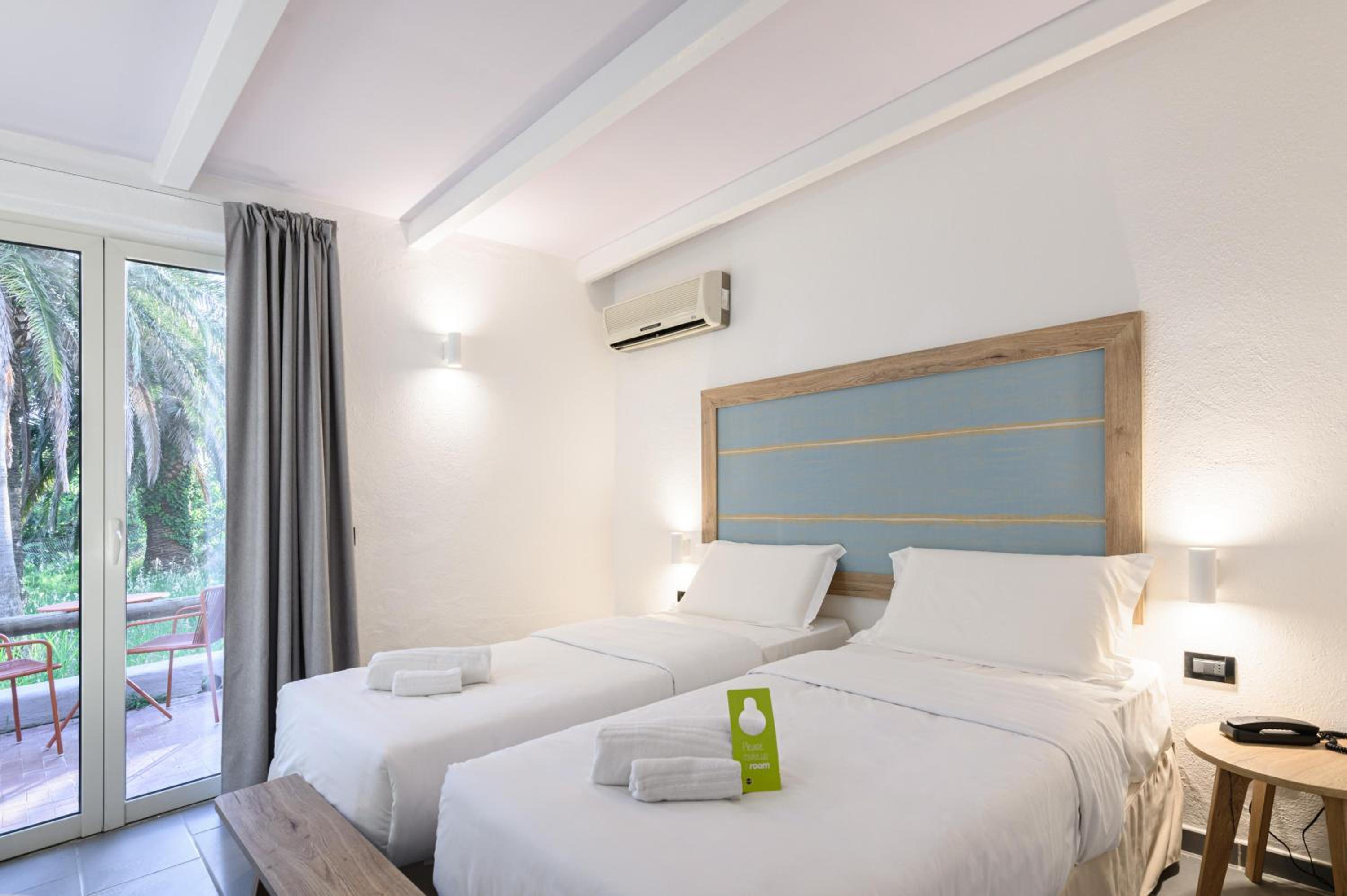 Twin Room - Photo 3