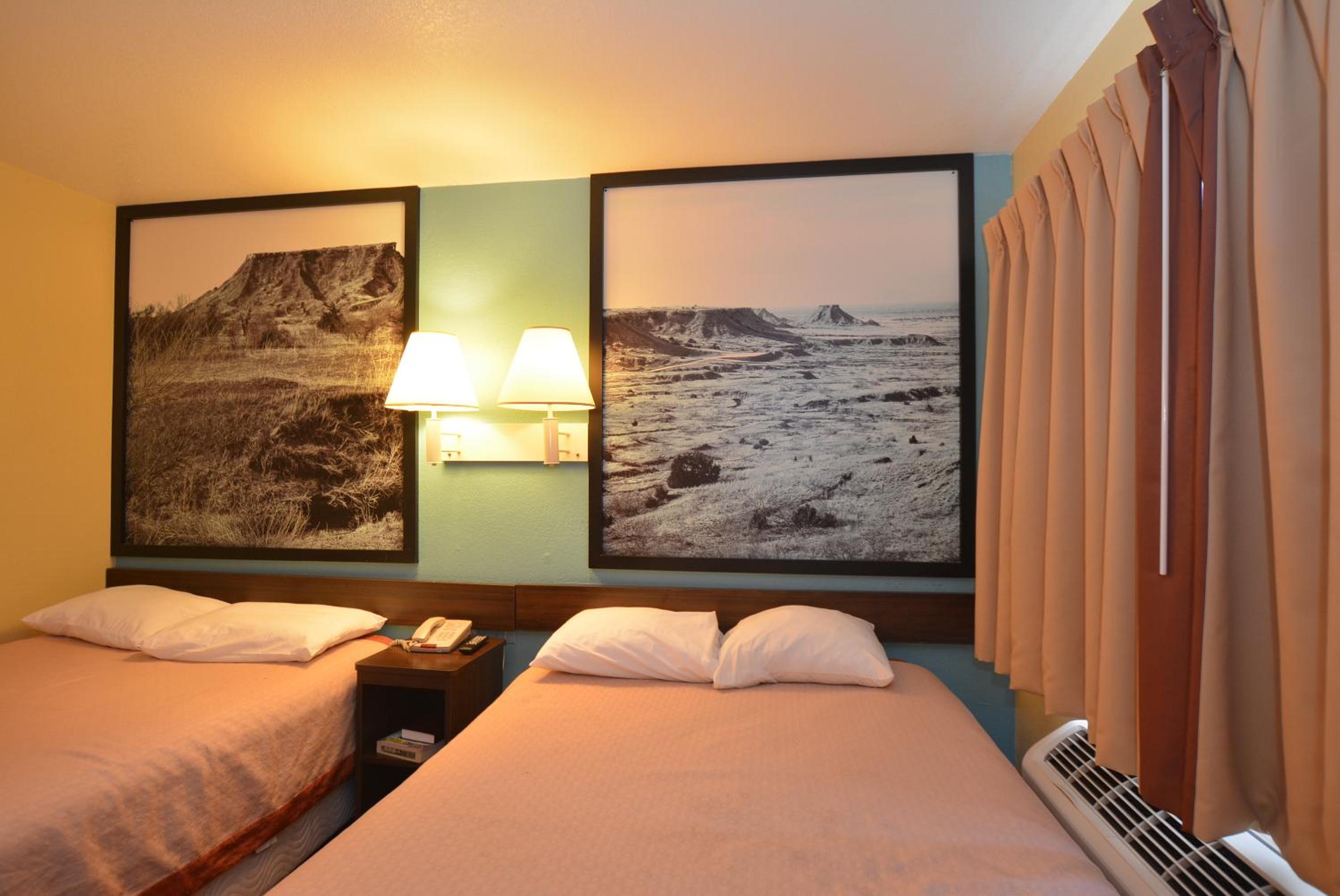 Double Room with Two Double Beds - Smoking - Photo 2