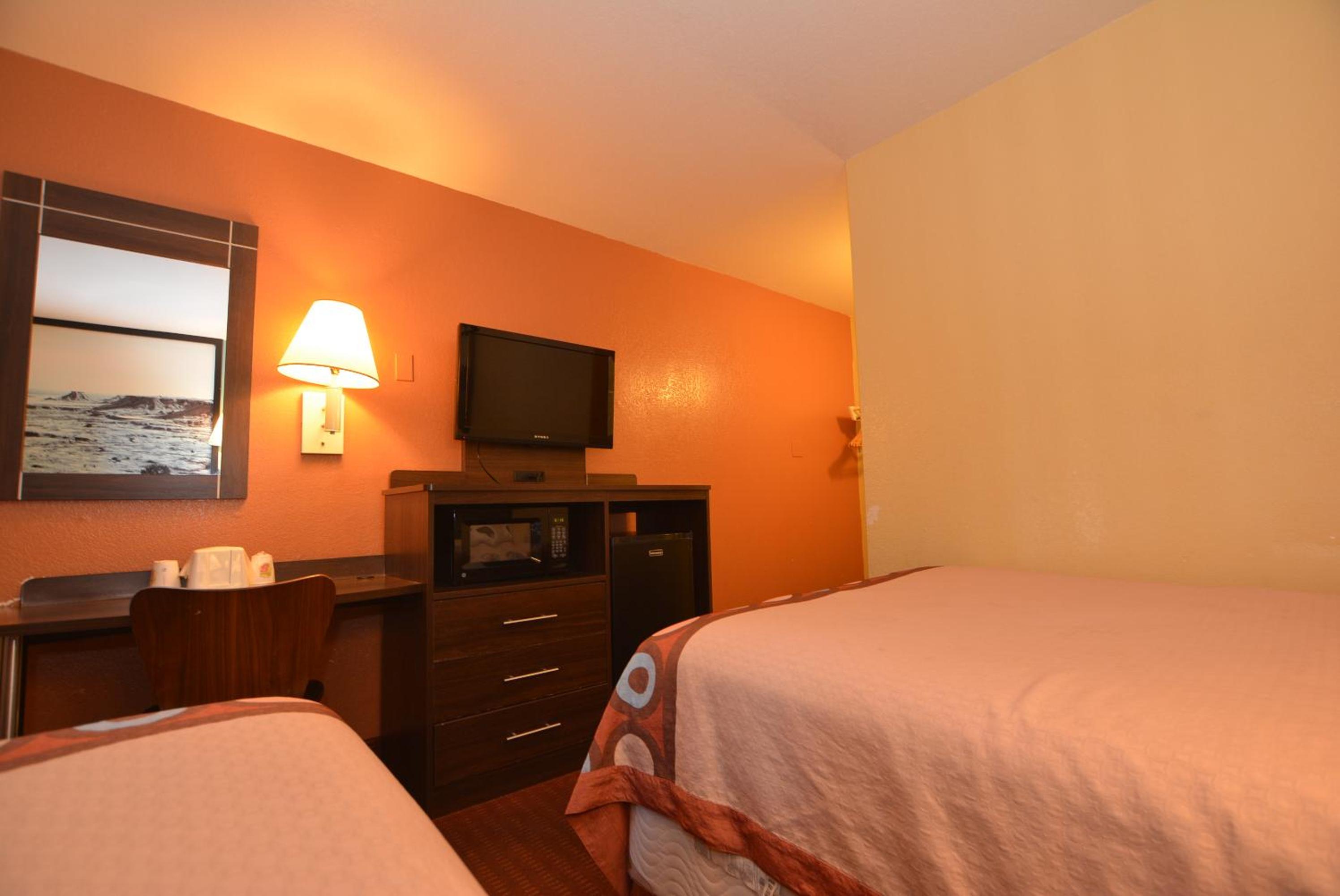 Double Room with Two Double Beds - Non-Smoking - Photo 4