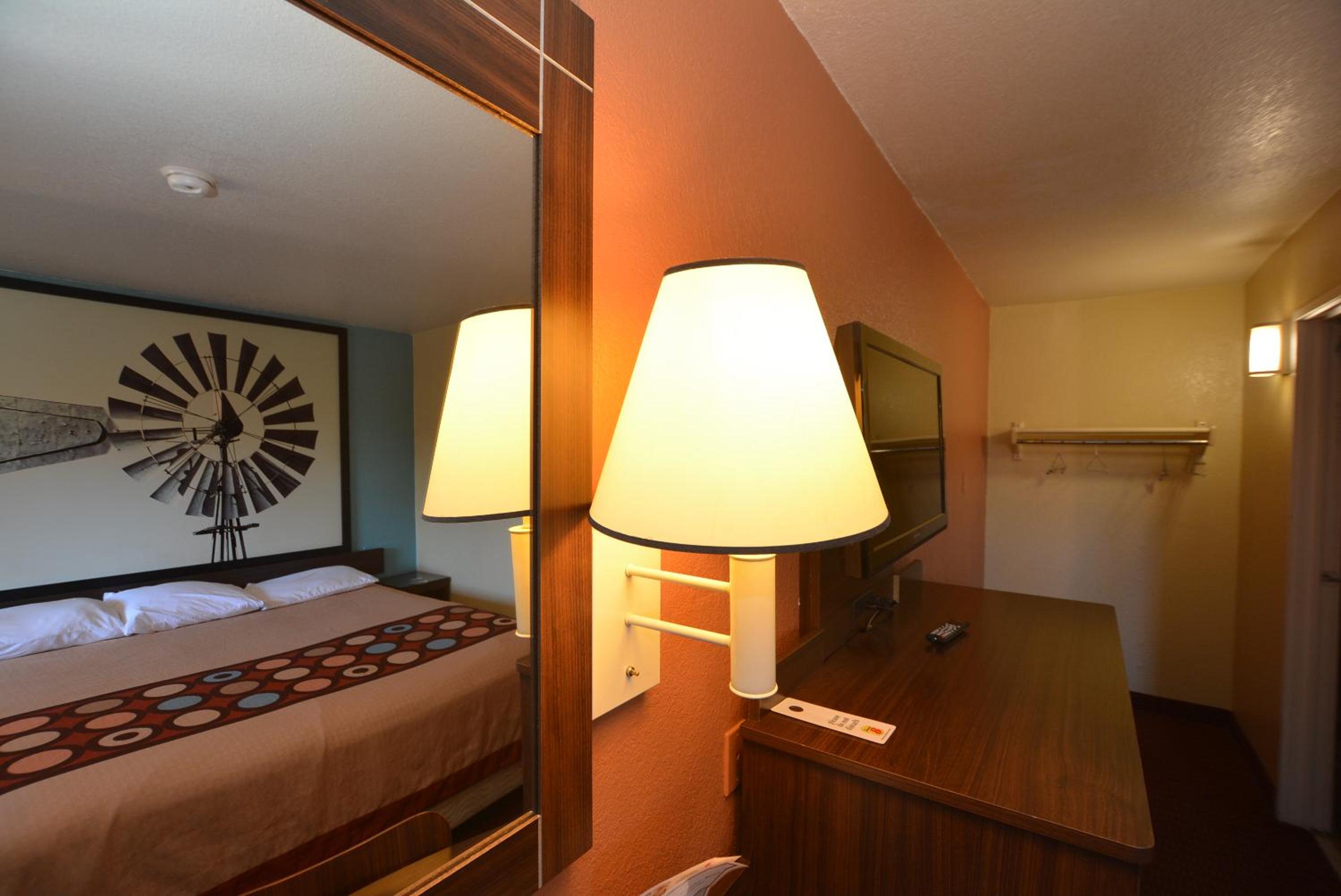 King Room - Mobility Access/Non-Smoking - Photo 2