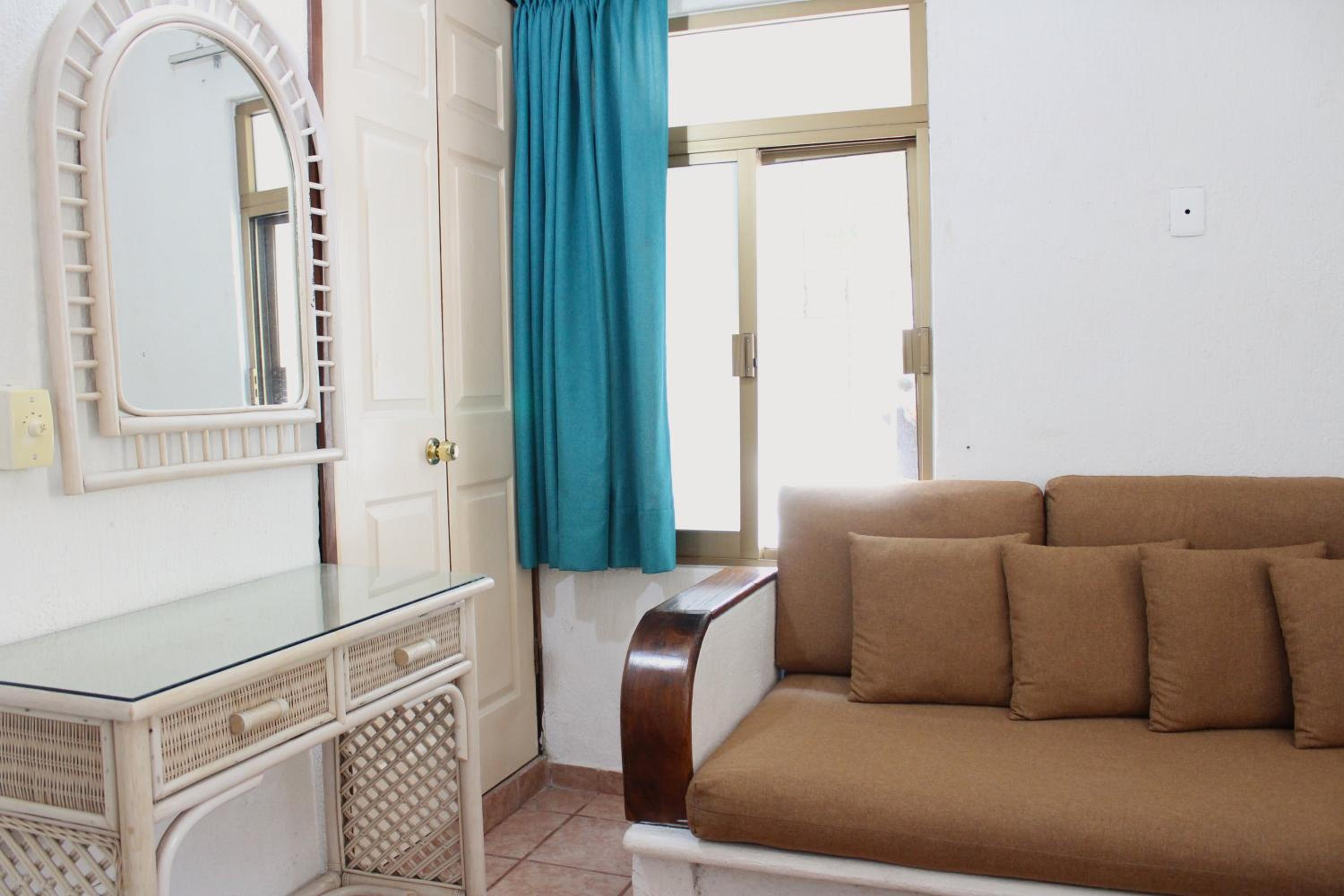 Four-Bedroom House photo 2