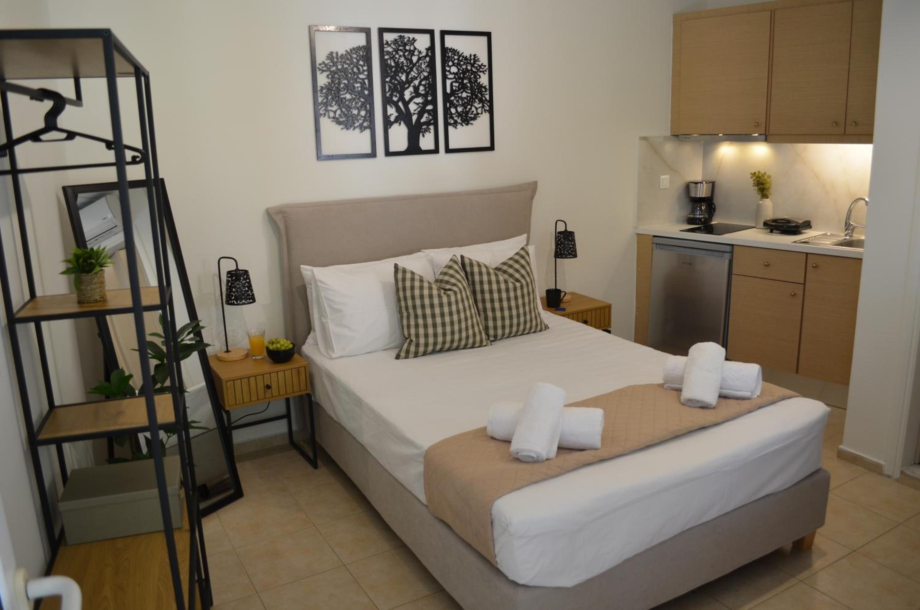 One-Bedroom Apartment photo 1