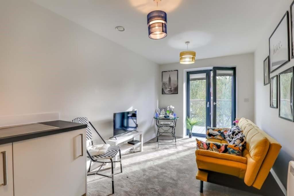 One-Bedroom Apartment With Balcony photo 2