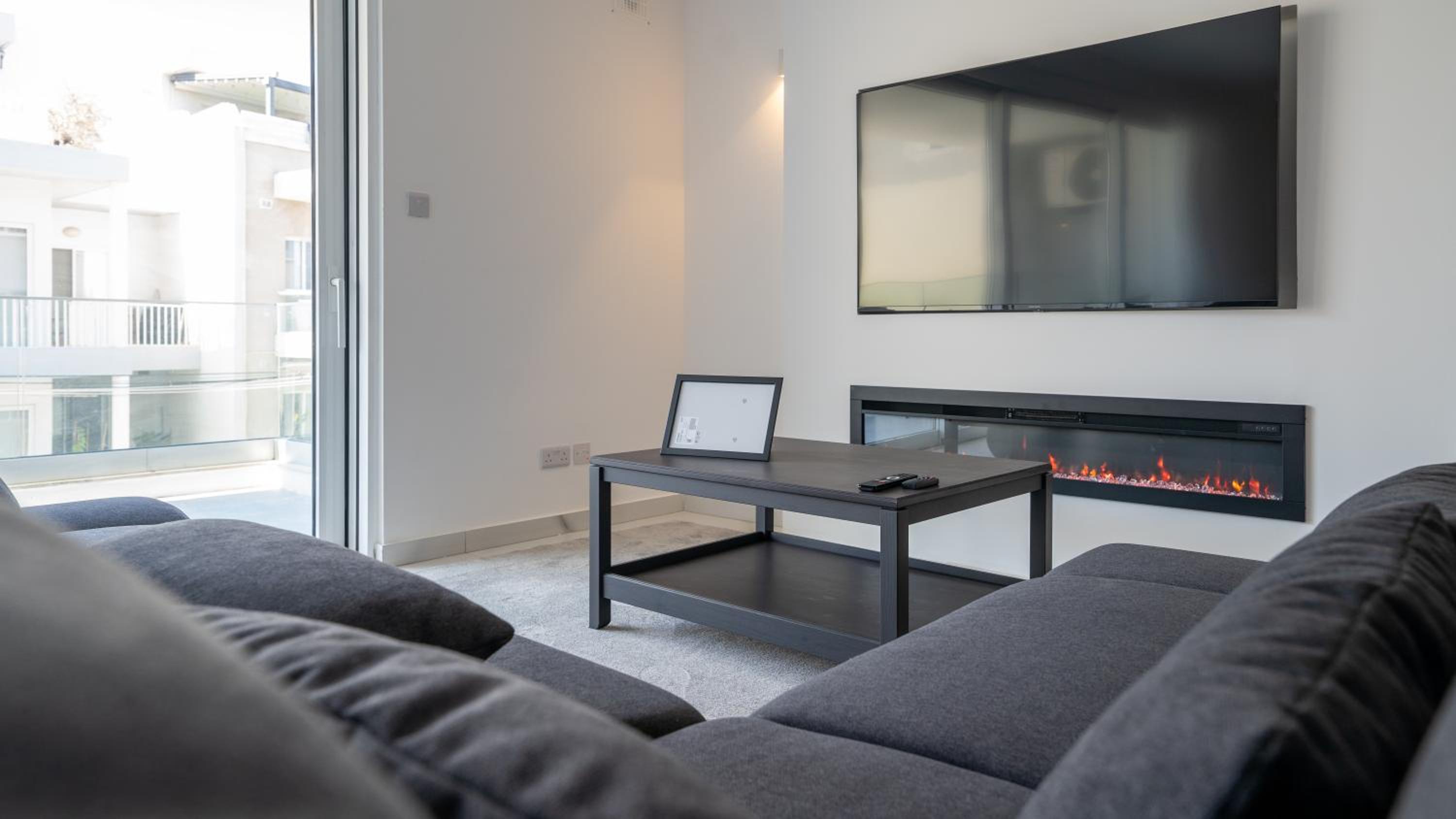 Three-Bedroom Premium Apartment with Balcony photo 3