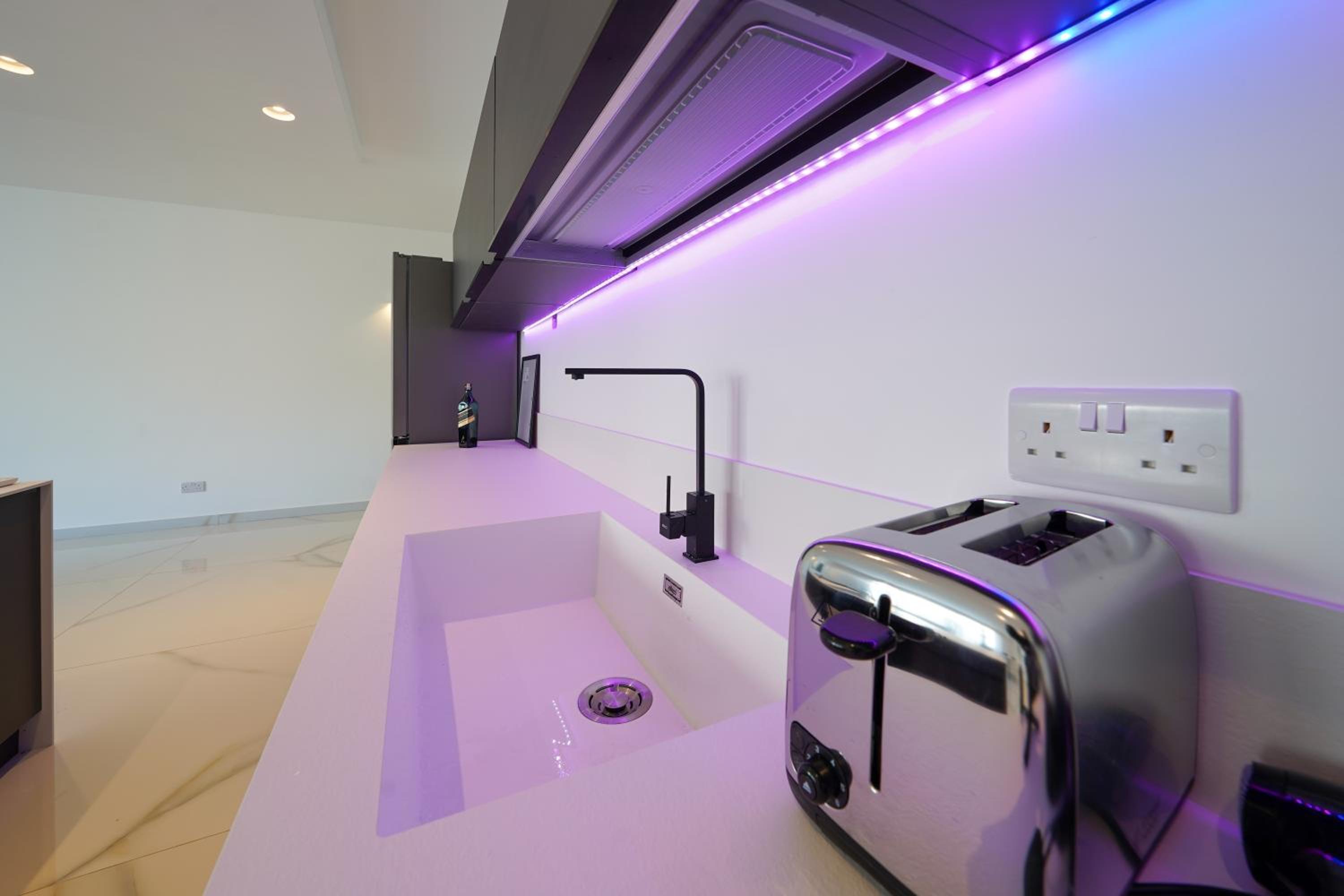 Three-Bedroom Premium Apartment with Balcony photo 3