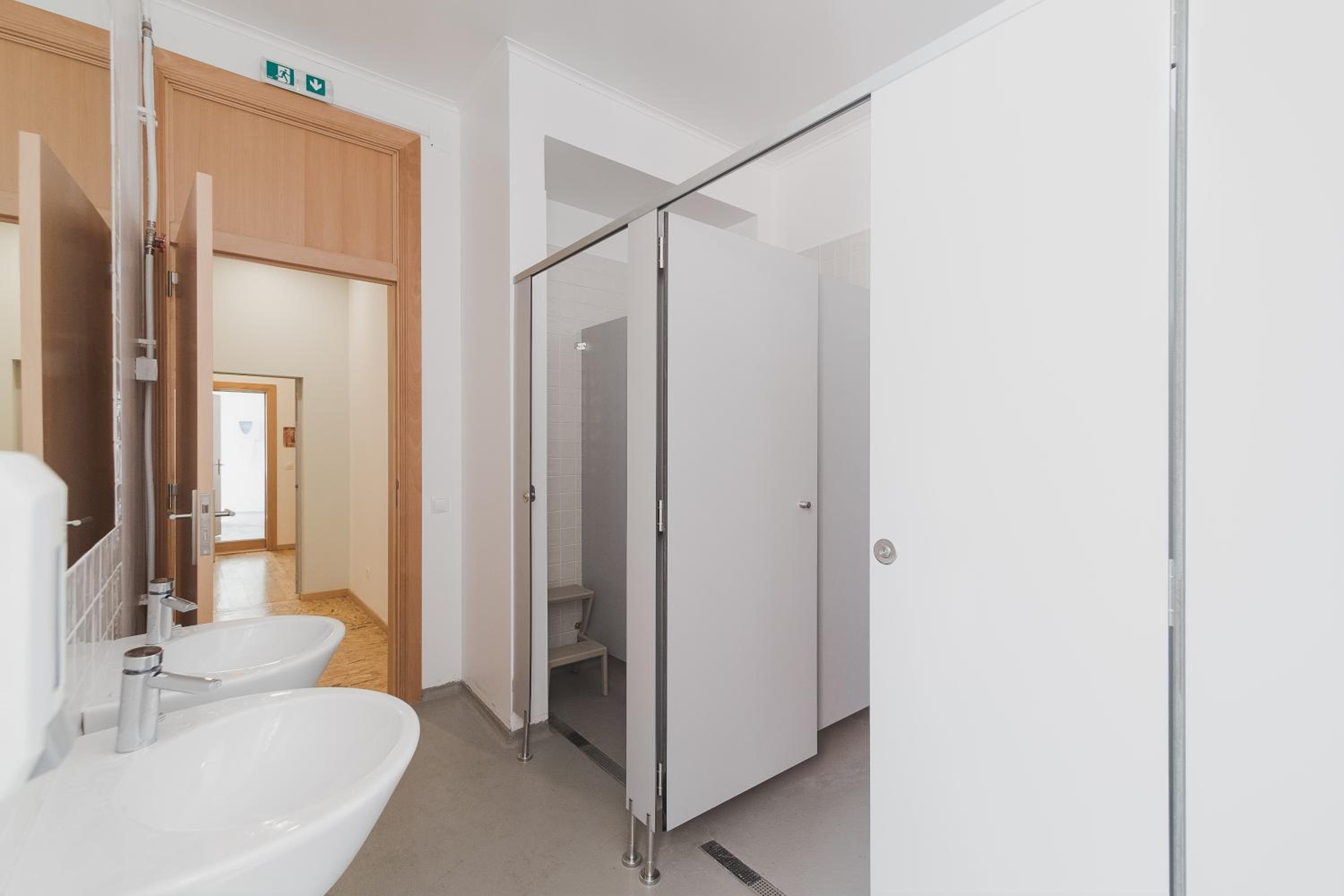 Twin Room with Bunk Bed and Shared Bathroom photo 2