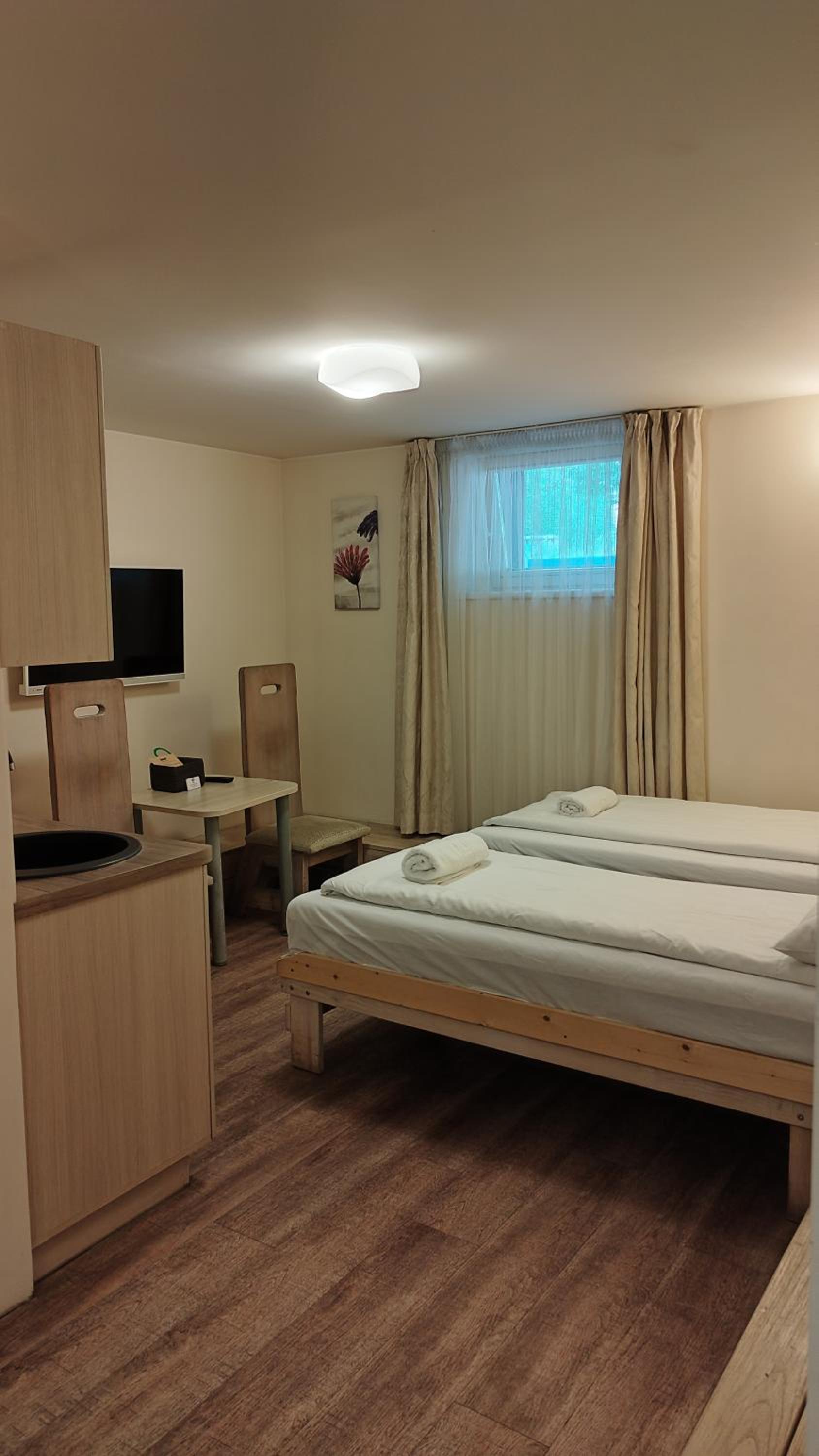 Twin Room with Bathroom - Photo 1