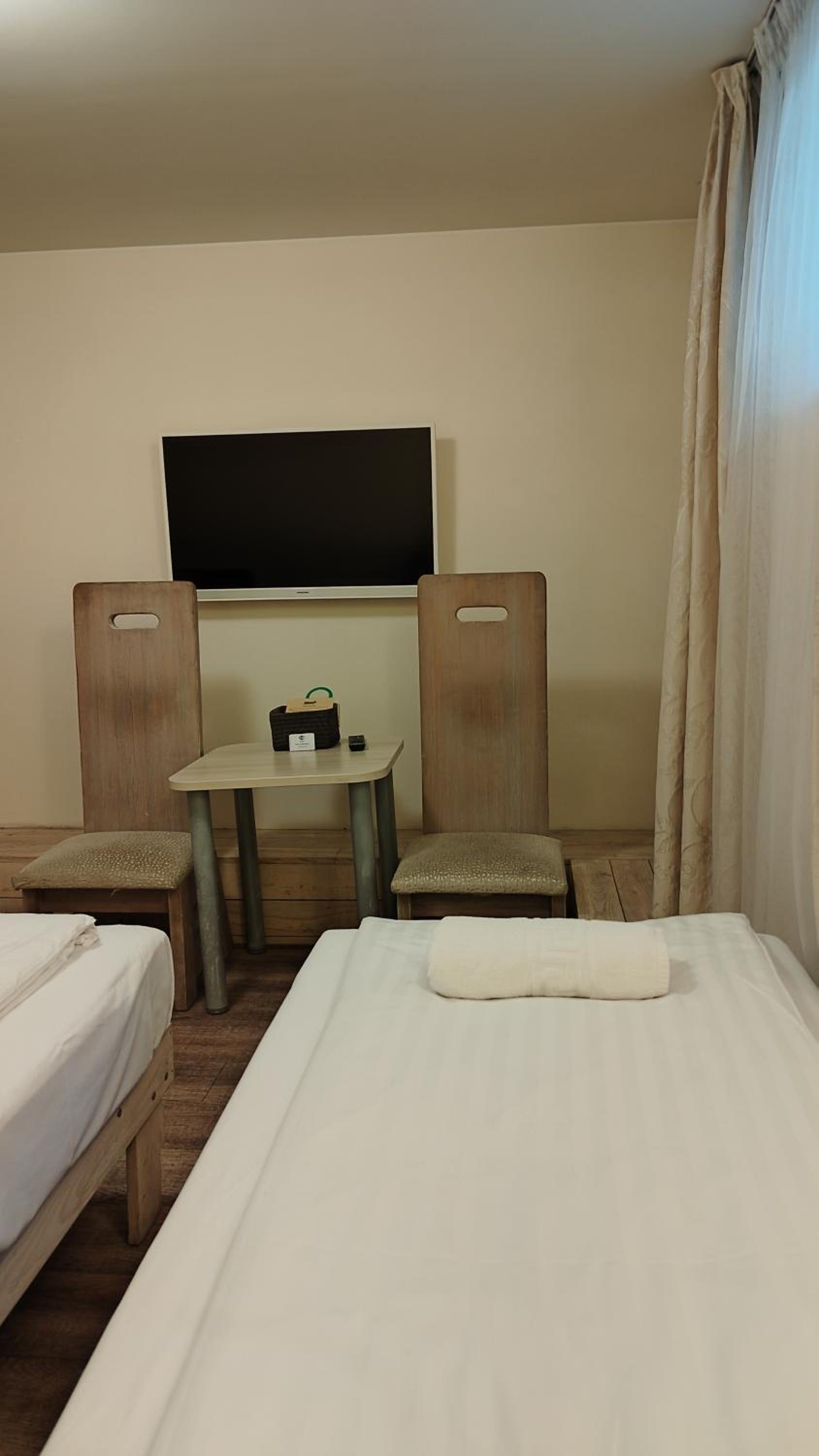 Twin Room with Bathroom - Photo 5