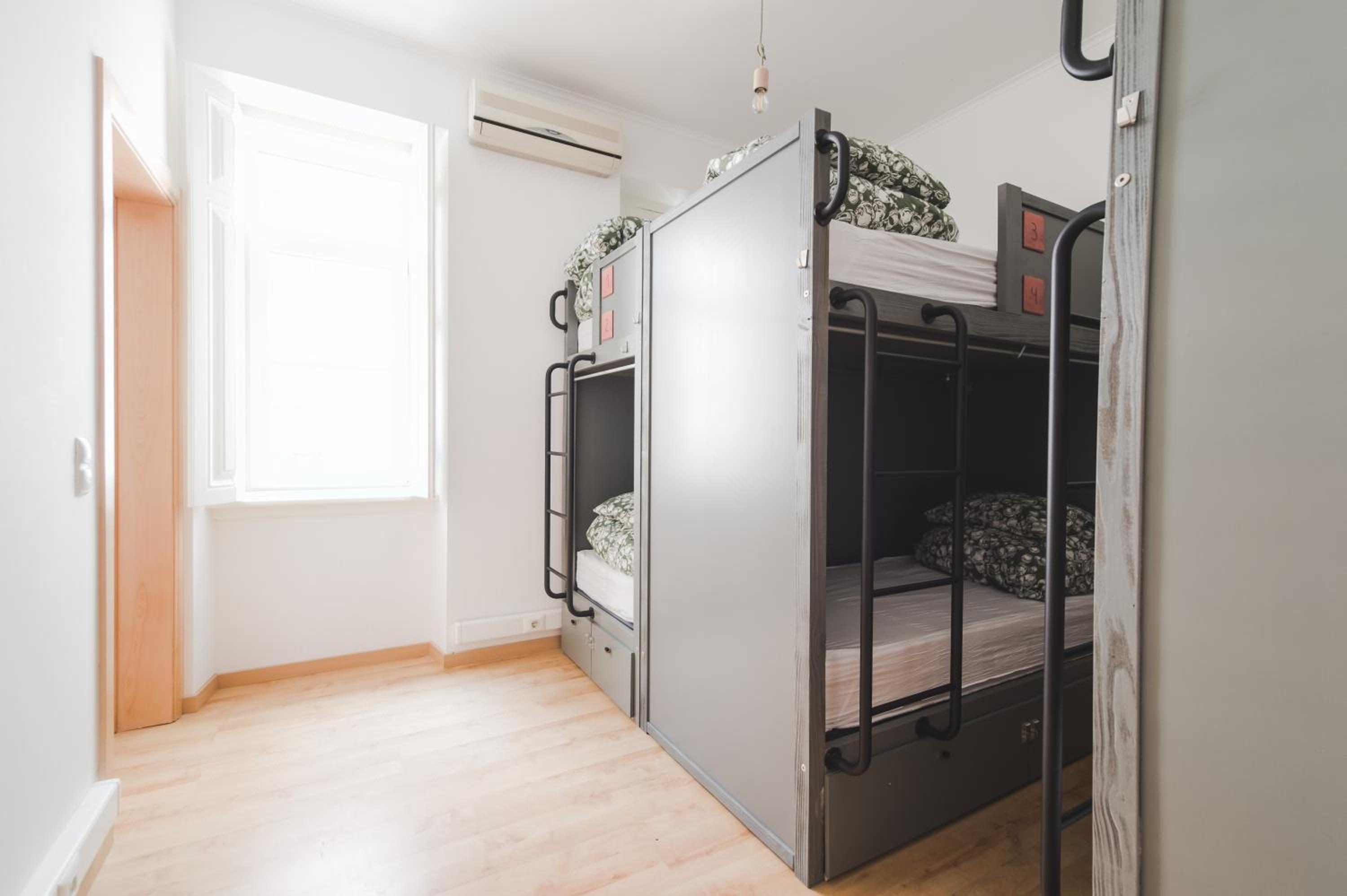 Bed in 6-Bed Female Dormitory Ensuite photo 3