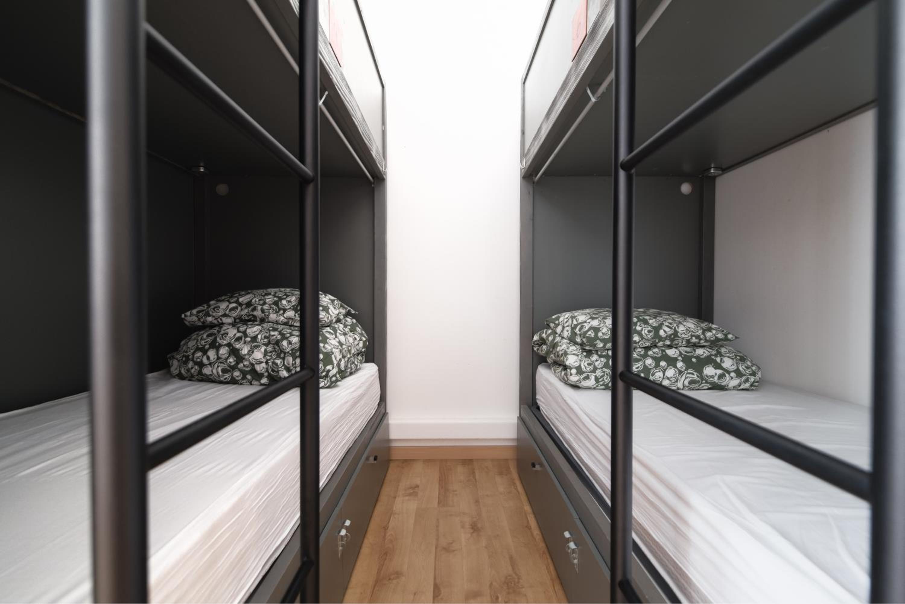 Bed in 6-Bed Female Dormitory Ensuite photo 1