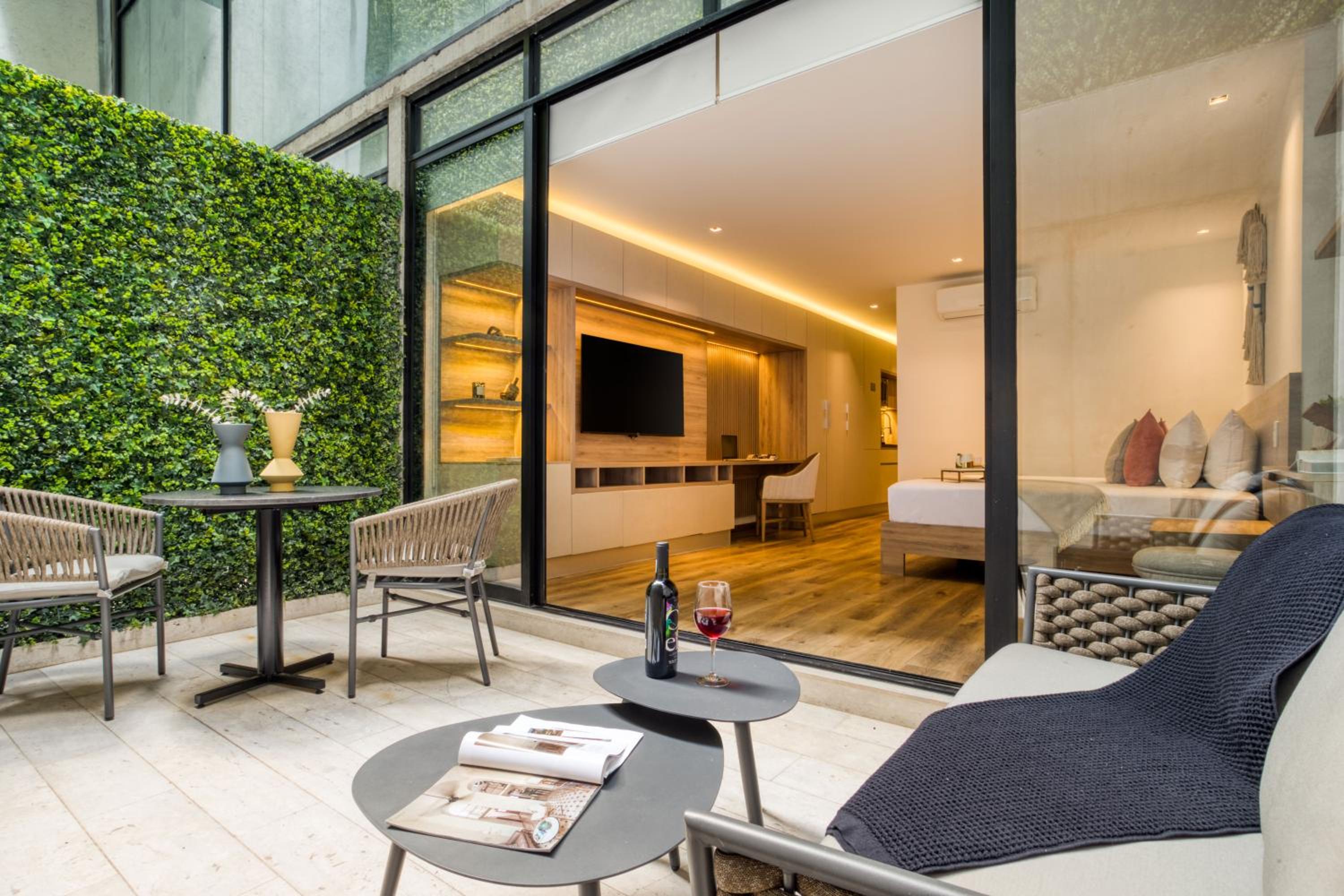 Studio with a Private Terrace - Photo 3