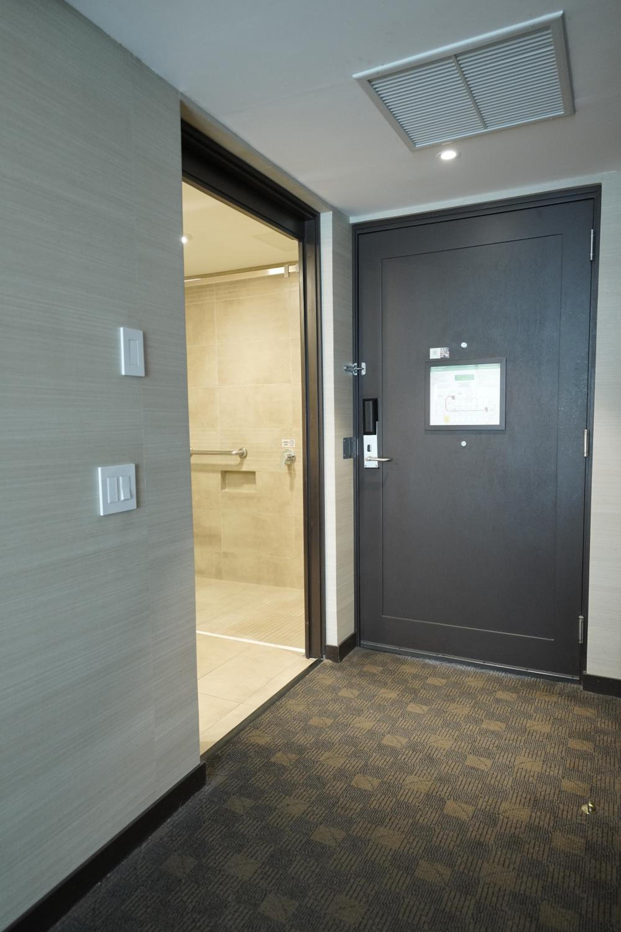 Standard King Room with Mobility Accessible Roll-In Shower - Photo 4