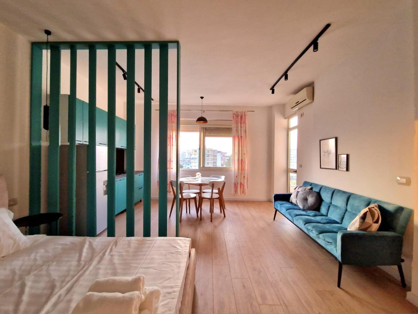 Deluxe Double Room (2 Adults + 1 Child)
