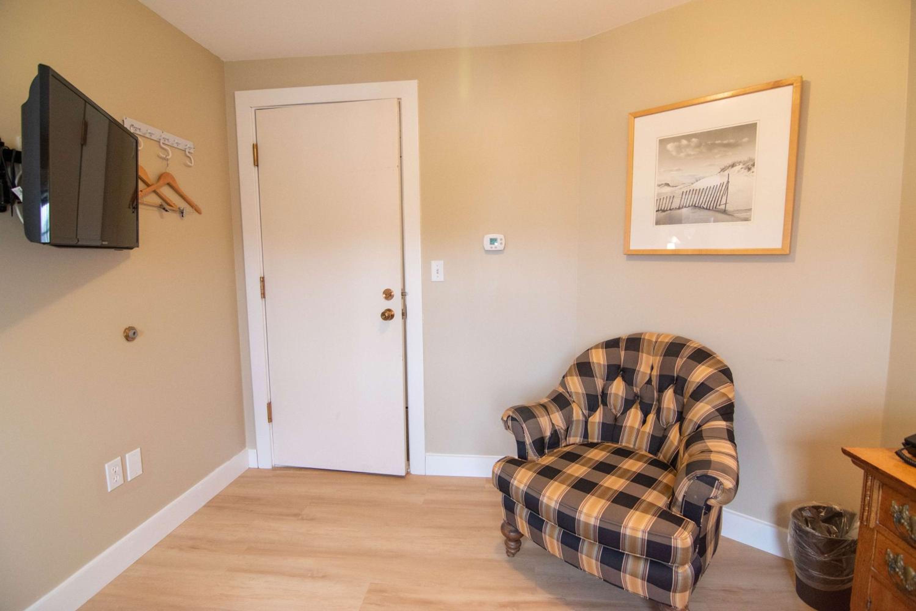 Deluxe Oceanview Queen Mini Suite photo 3