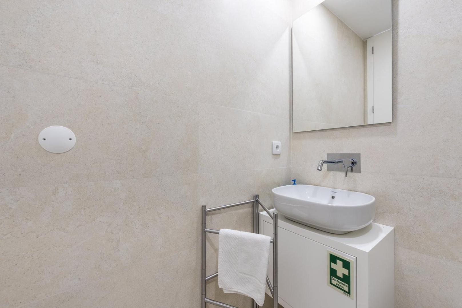 One-Bedroom Apartment - Photo 6