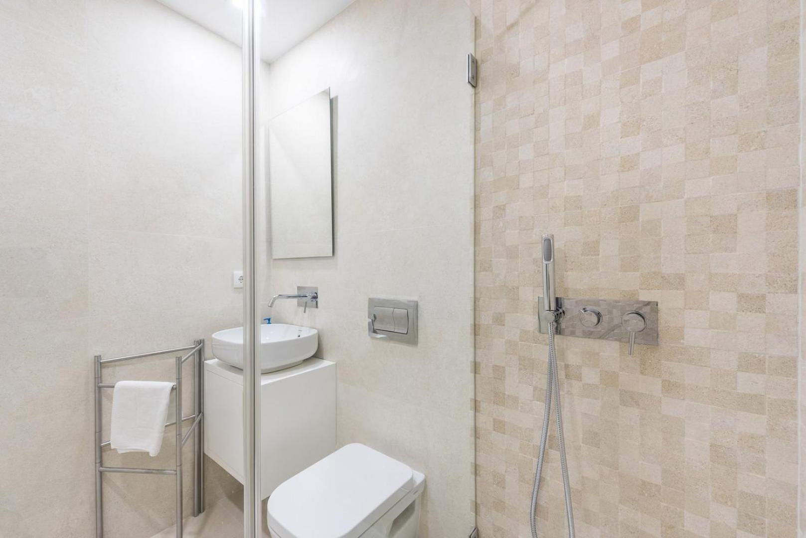One-Bedroom Apartment - Photo 8