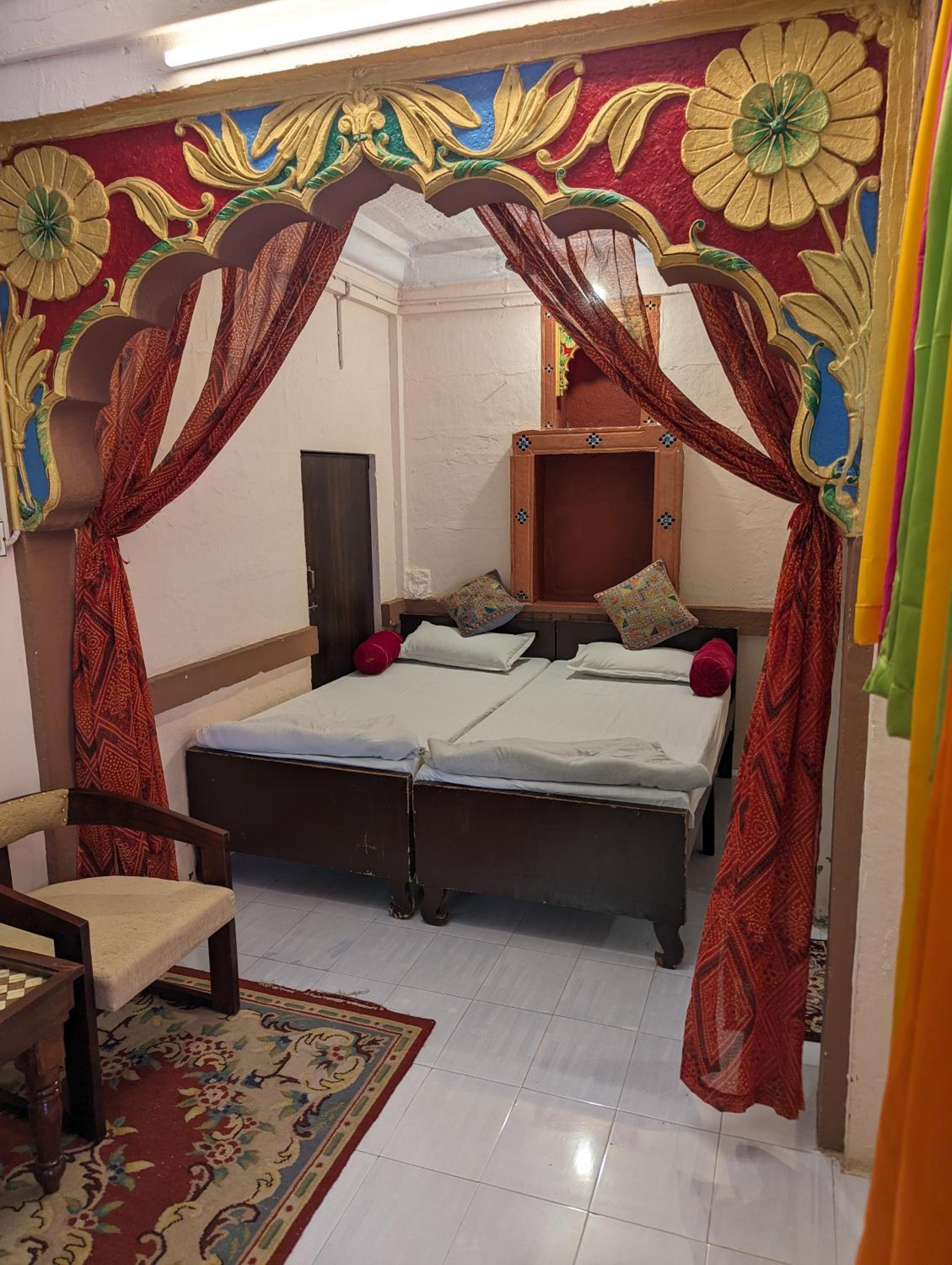 Budget Double Room - Photo 12