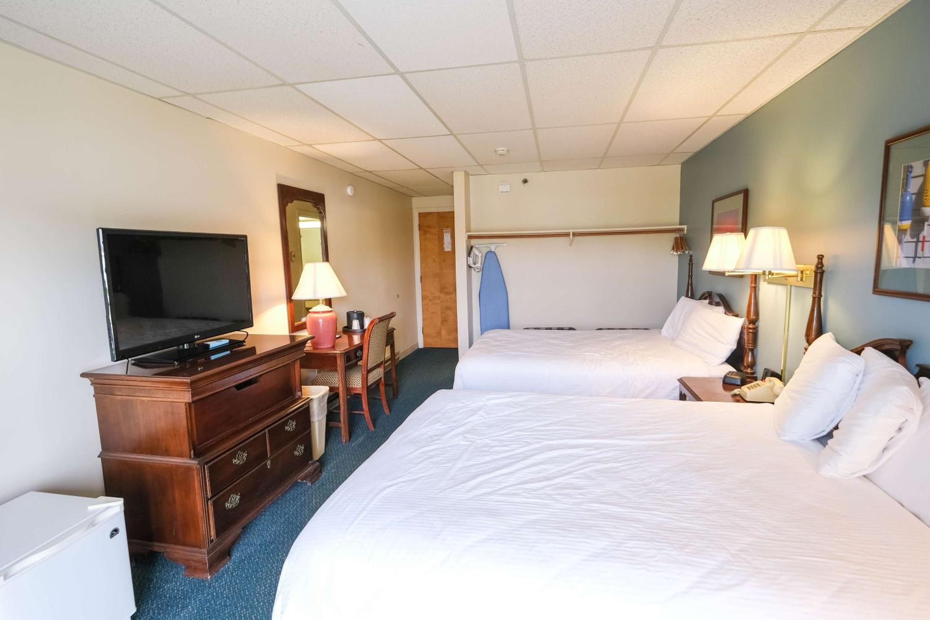 Two Queen Deluxe Inner Harbor View 1st Floor photo 2