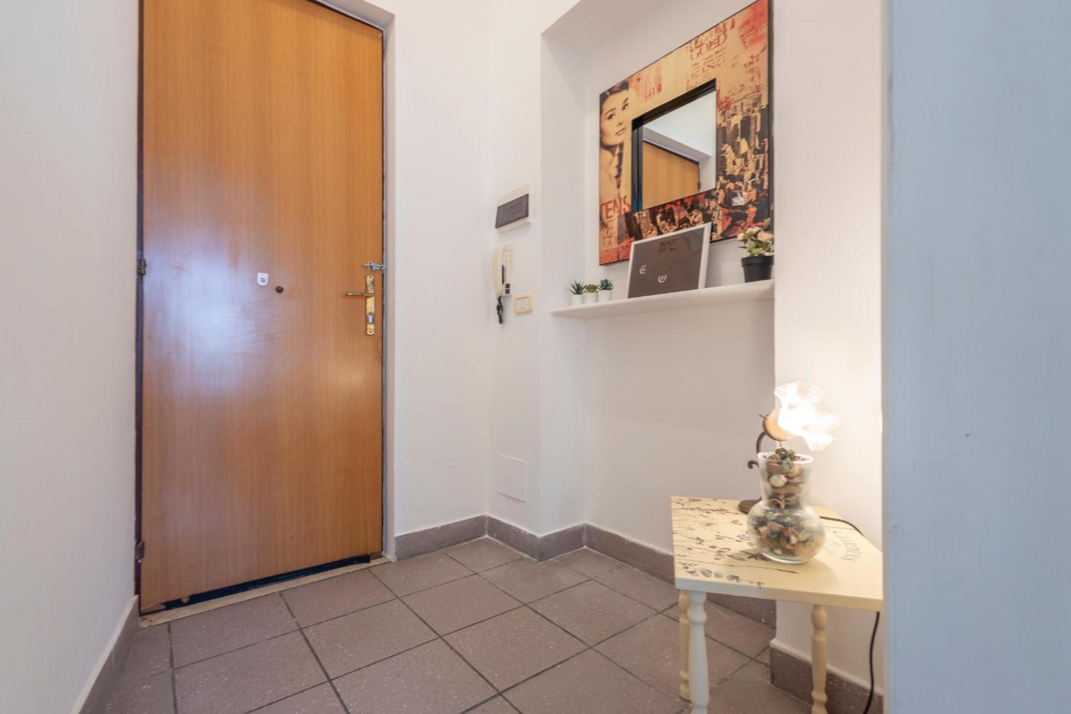 One-Bedroom Apartment photo 3