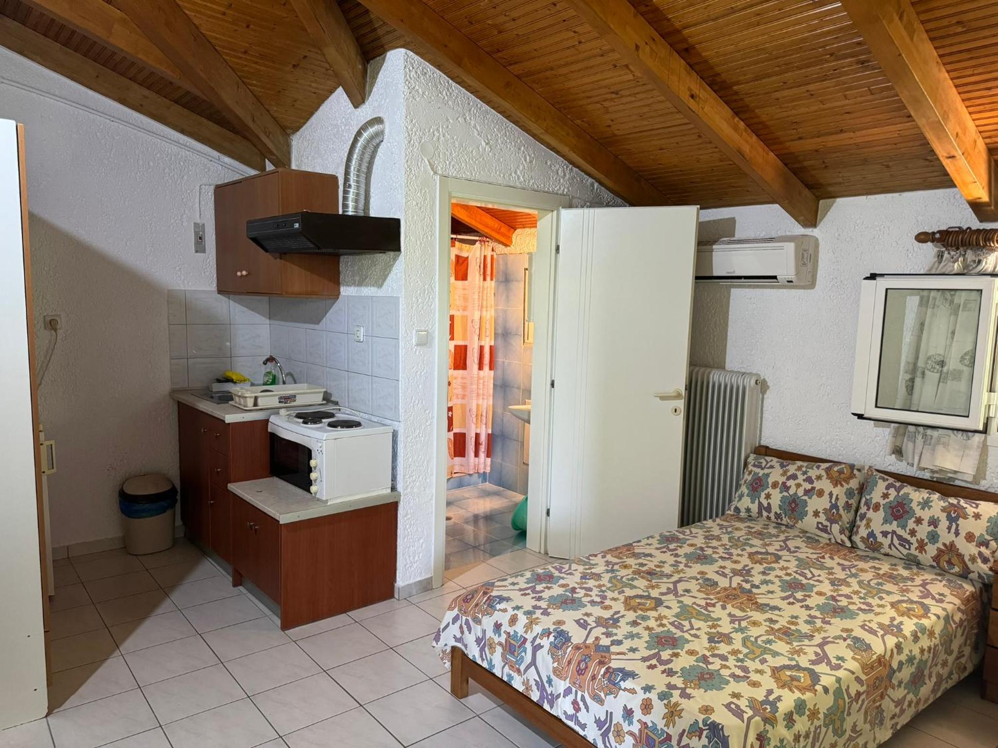 One-Bedroom Apartment photo 1