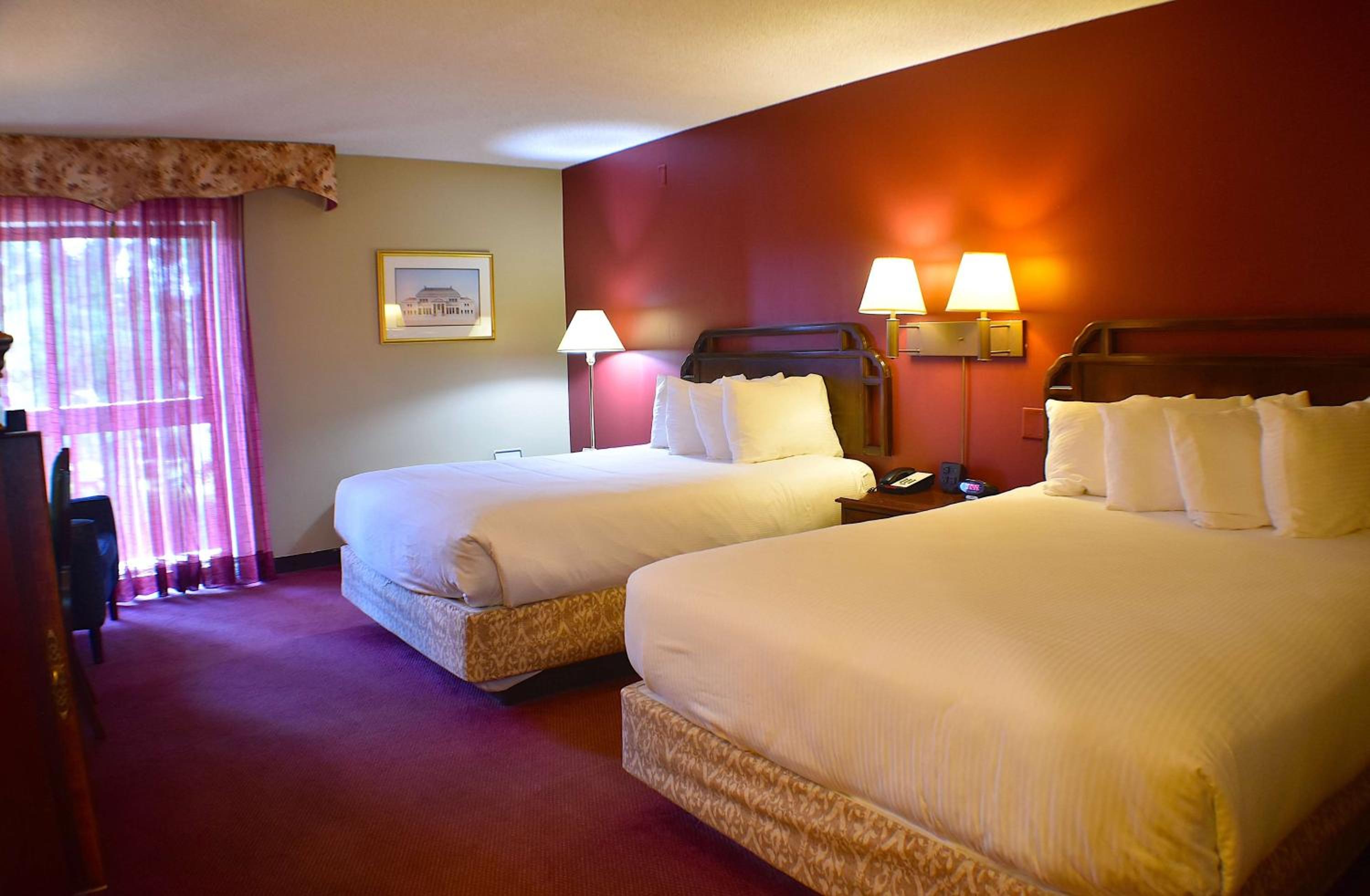 2 Queen Beds - Photo 1