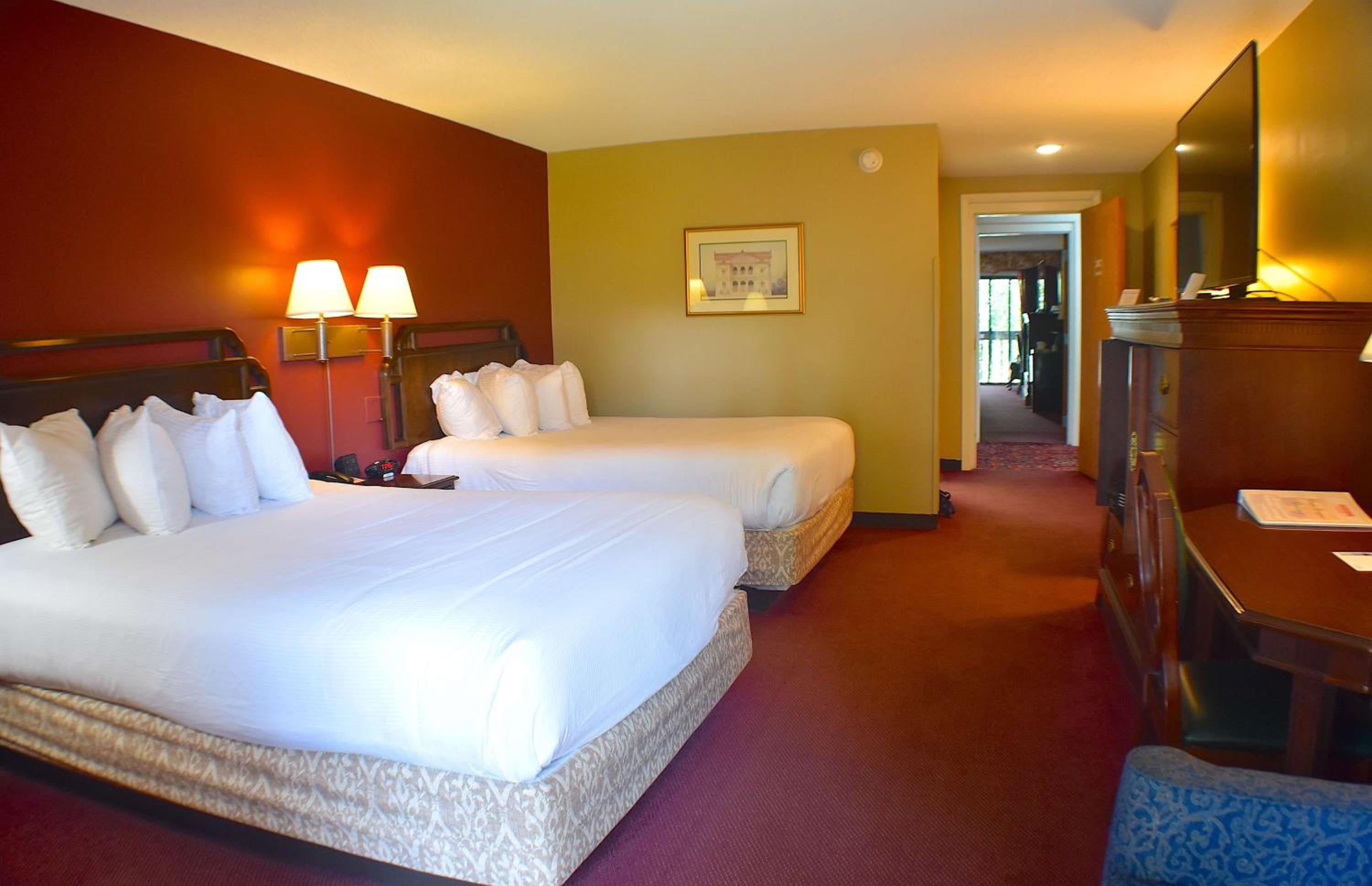 2 Queen Beds - Photo 2