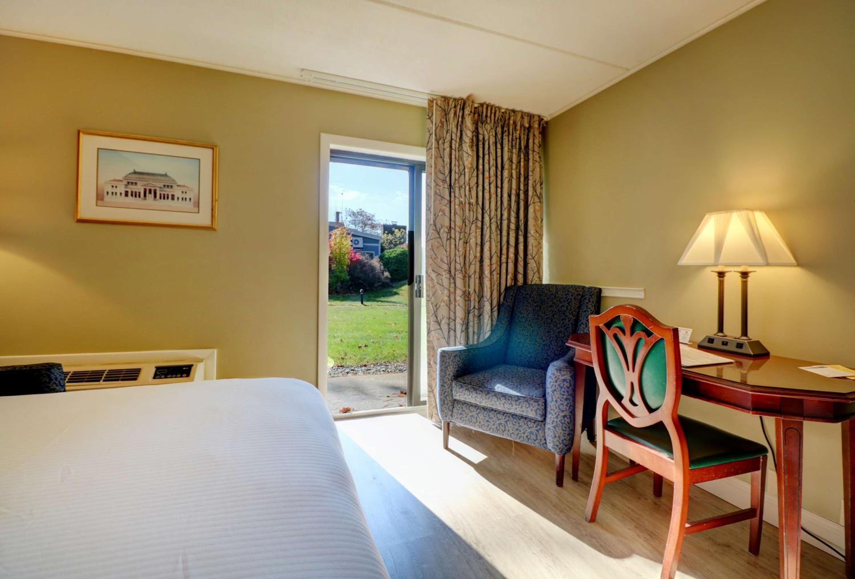 Queen Room - Photo 8