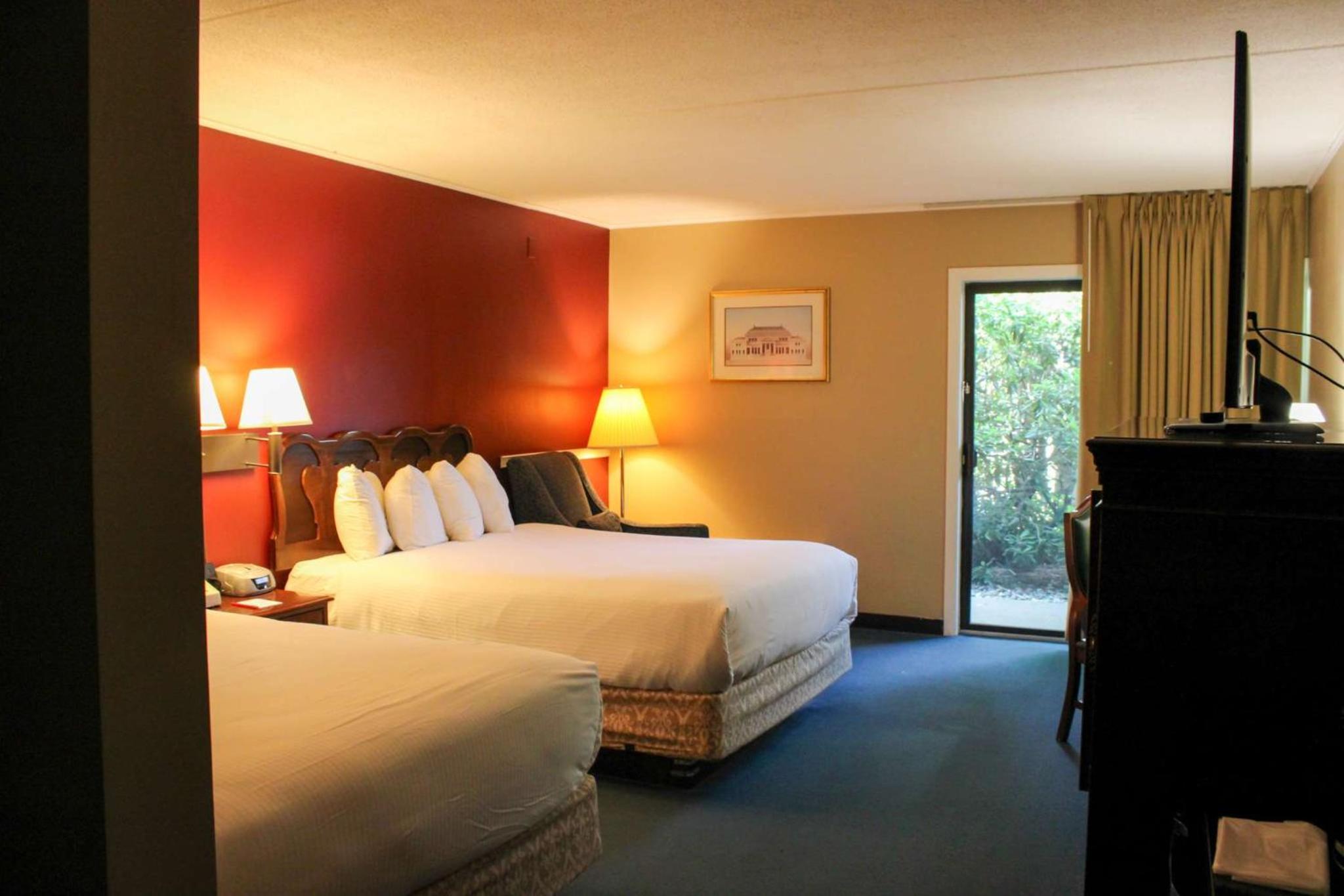 1st Floor Pet Friendly 2 Queen Beds photo 2