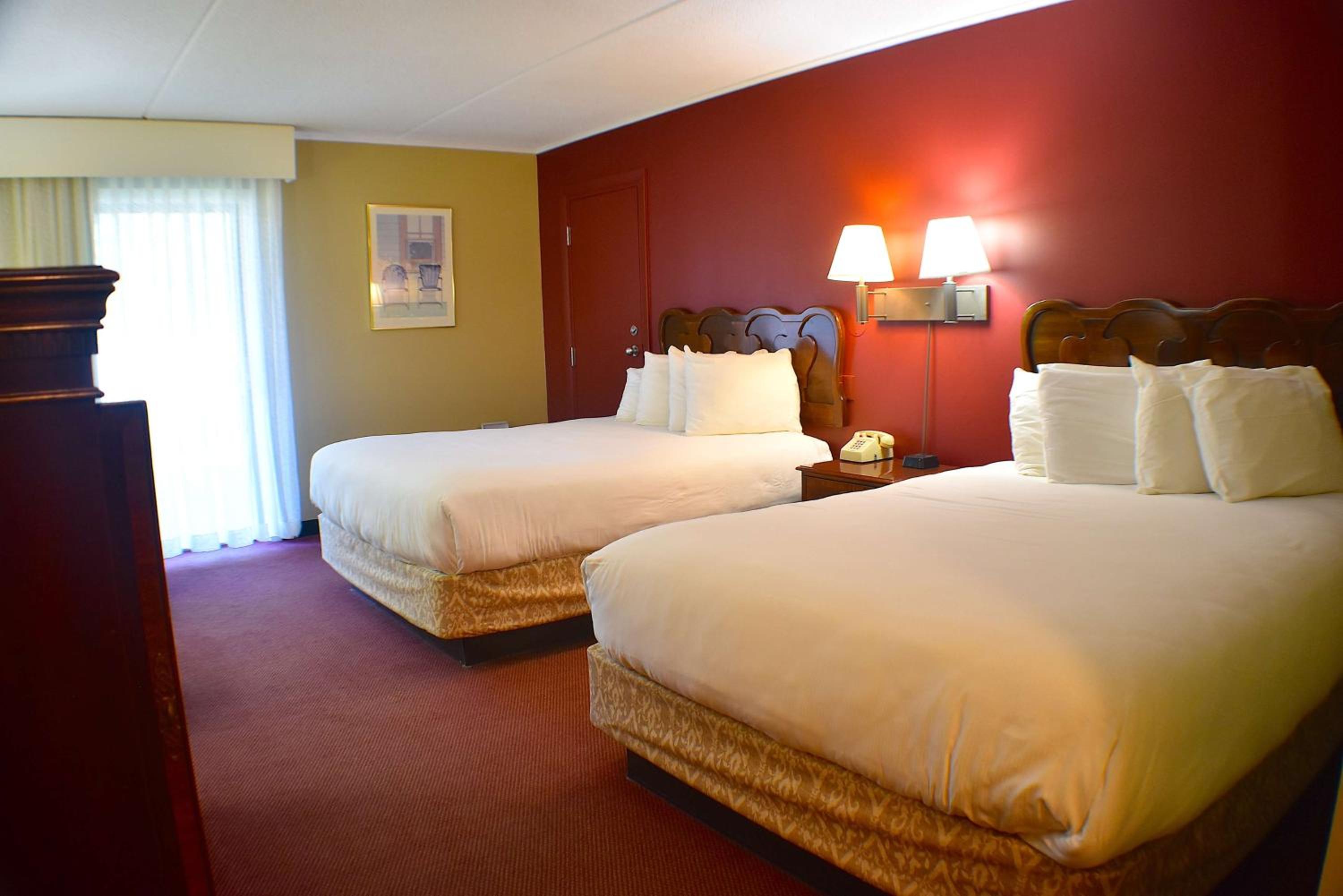 1st Floor 2 Queen Beds
