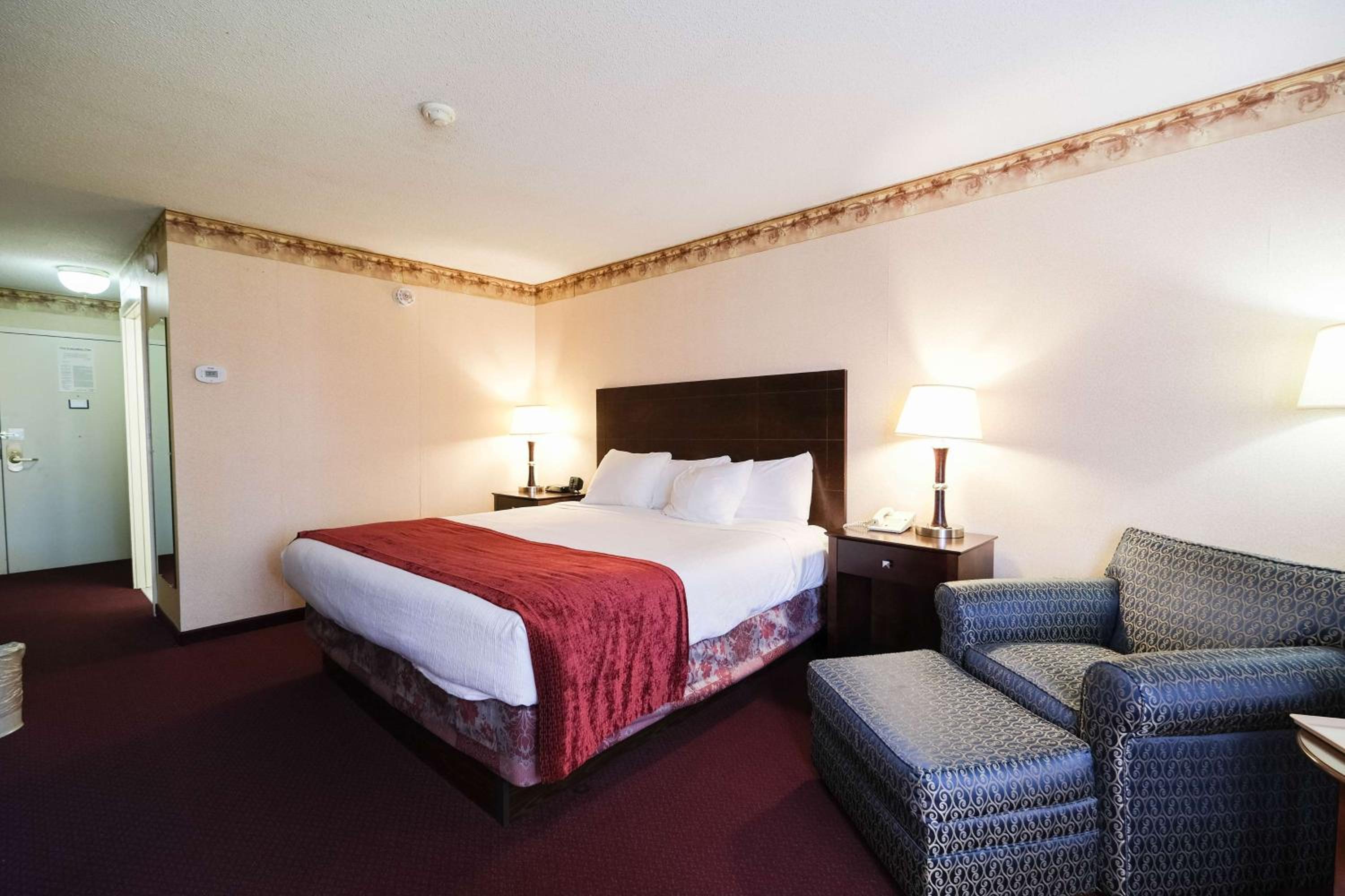 King Suite - Handicap Access - Photo 1