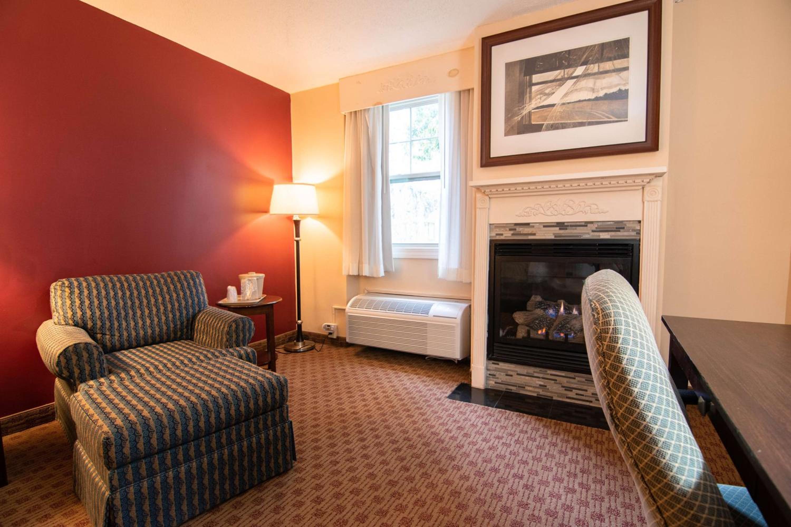 King | Fireplace | Courtyard View