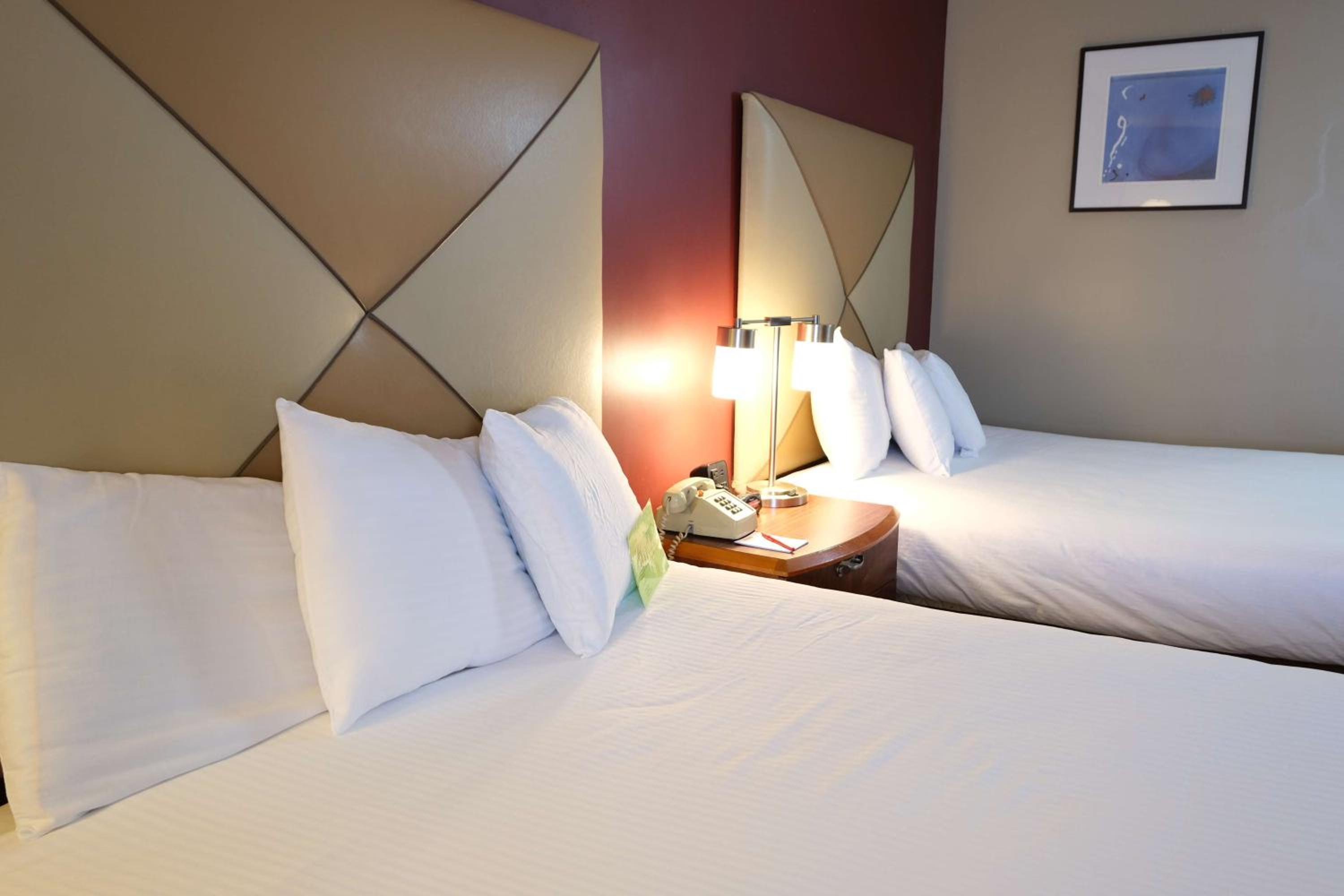 Queen Room with Two Queen Beds - Photo 3