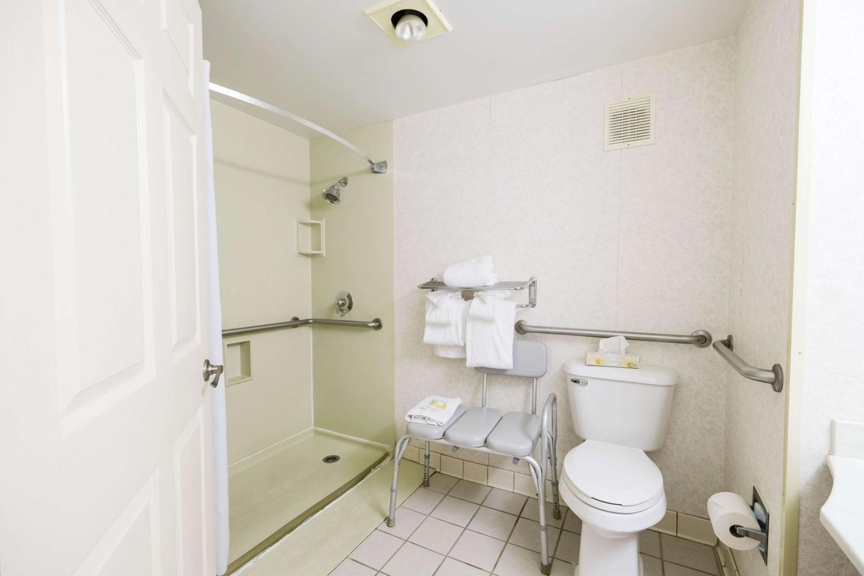 King Room - Disability Access - Photo 5