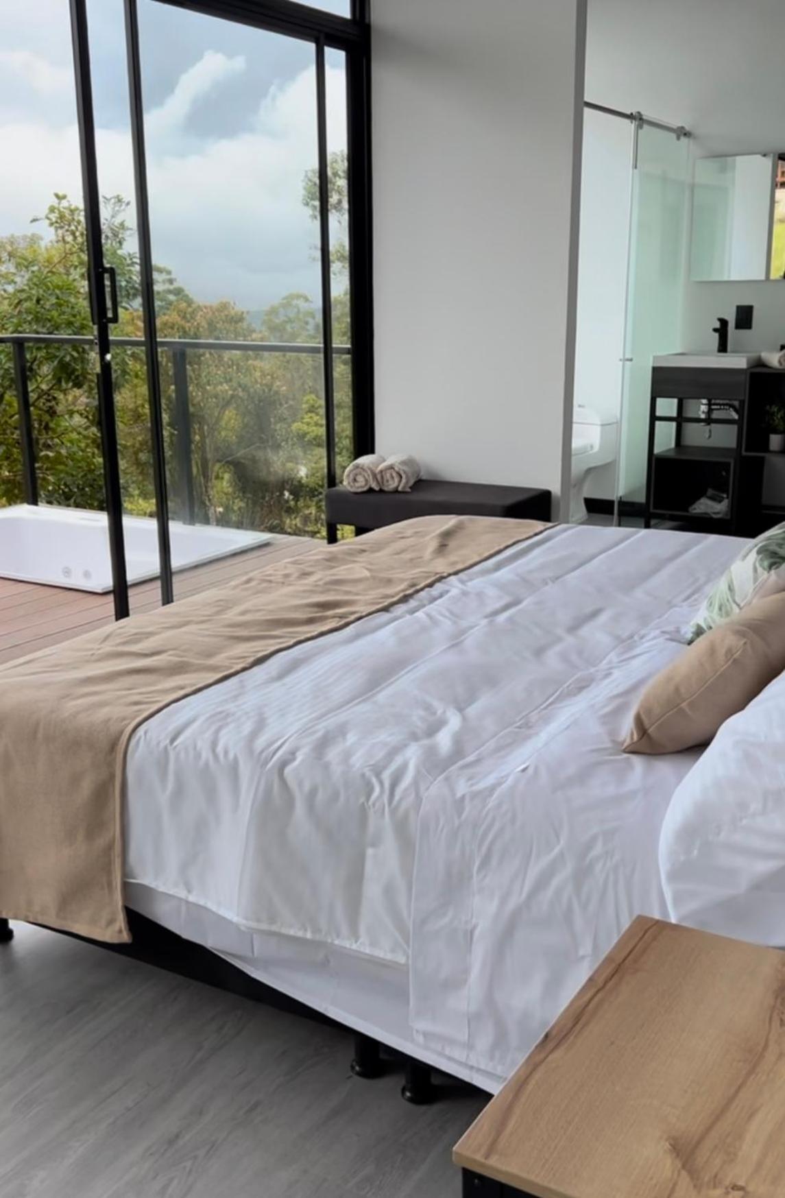 Deluxe Double Room with Two Double Beds photo 3