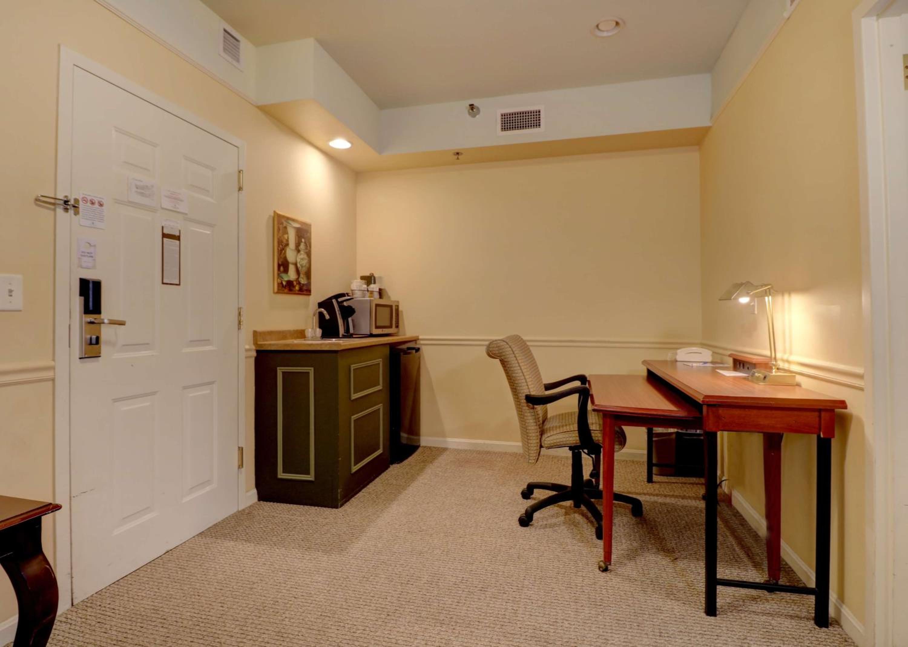 Spa Suite 2 Queens - Photo 1