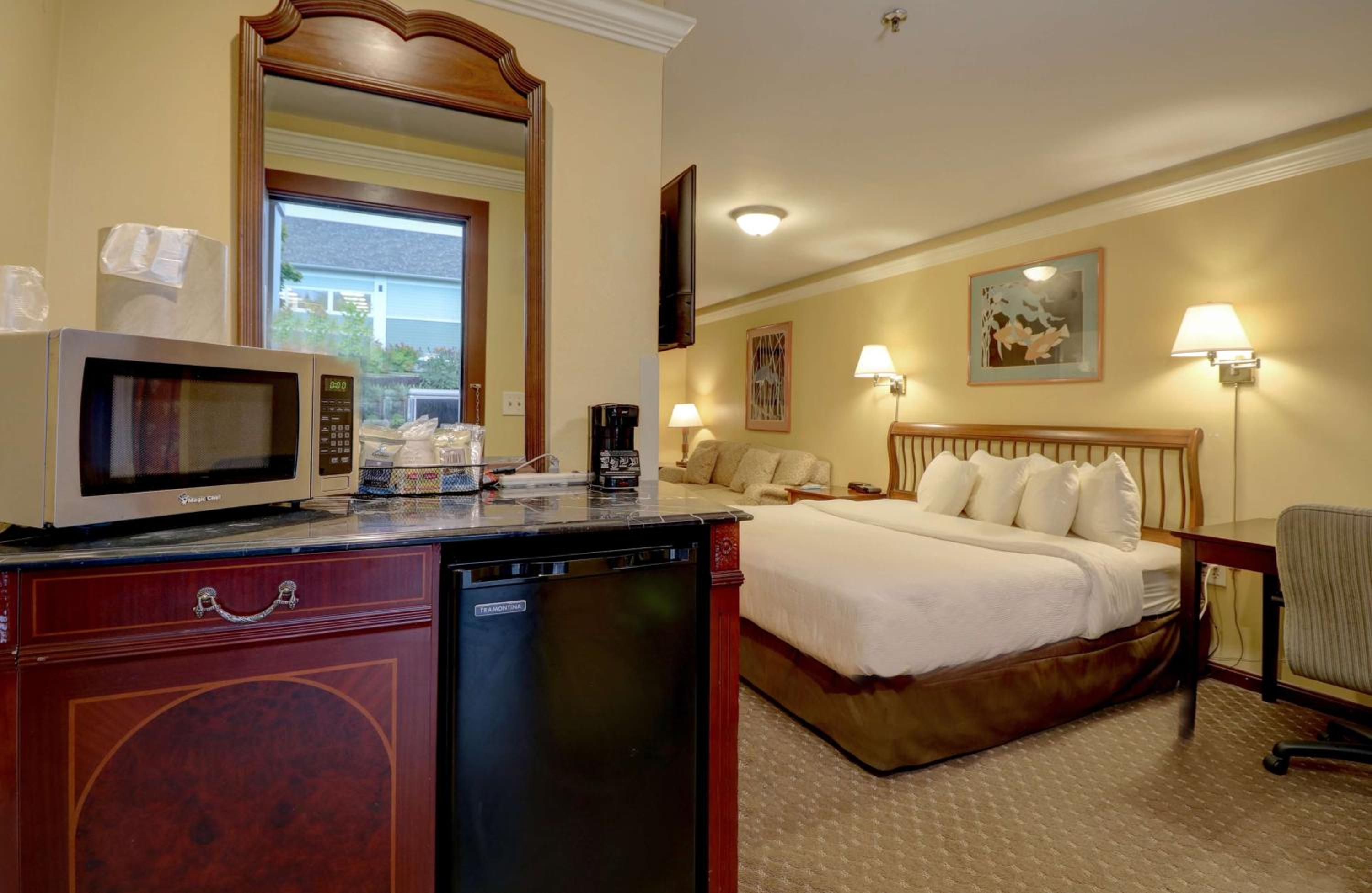 Standard King Room - Photo 6