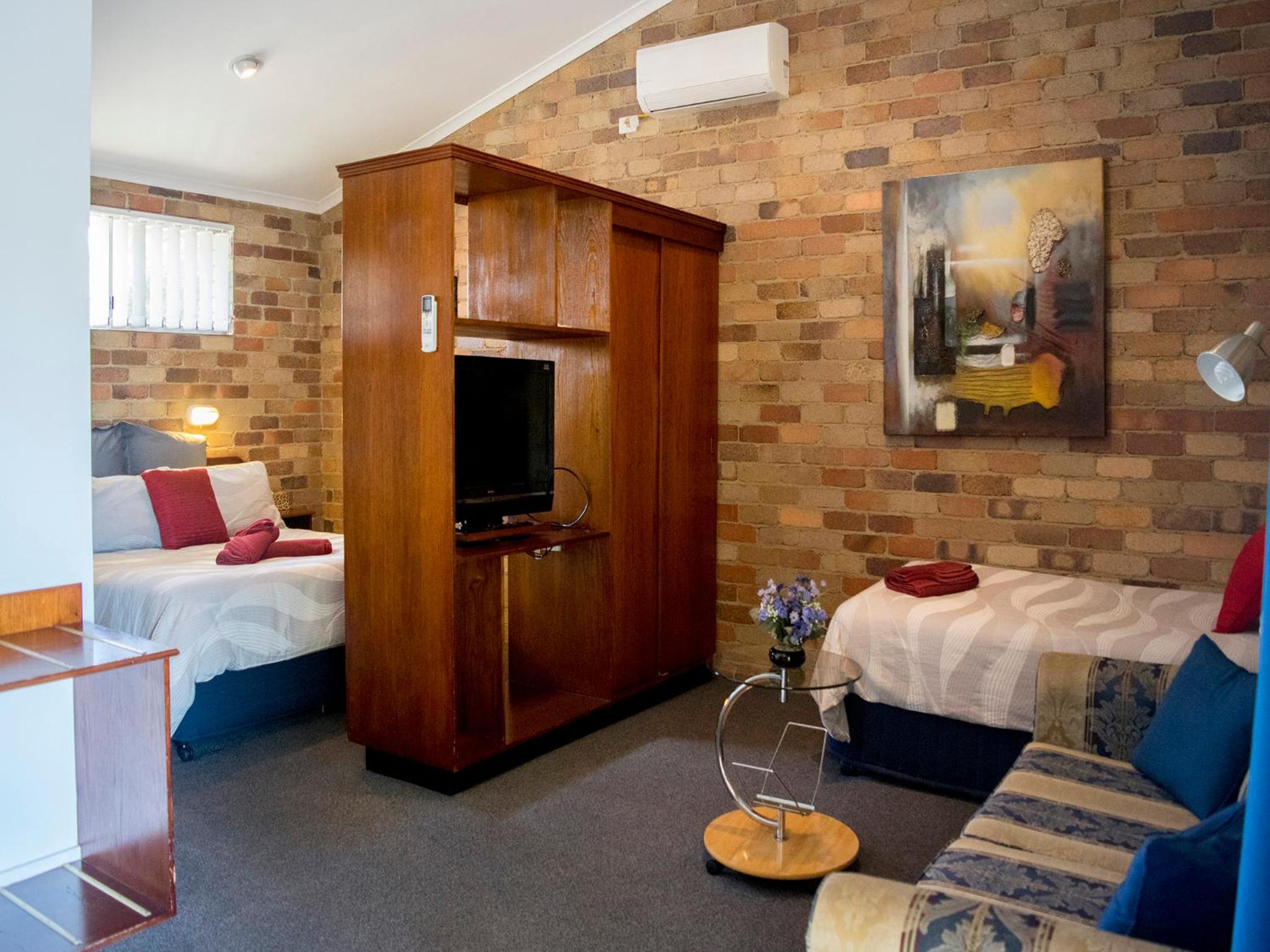 Executive Suite - Photo 4