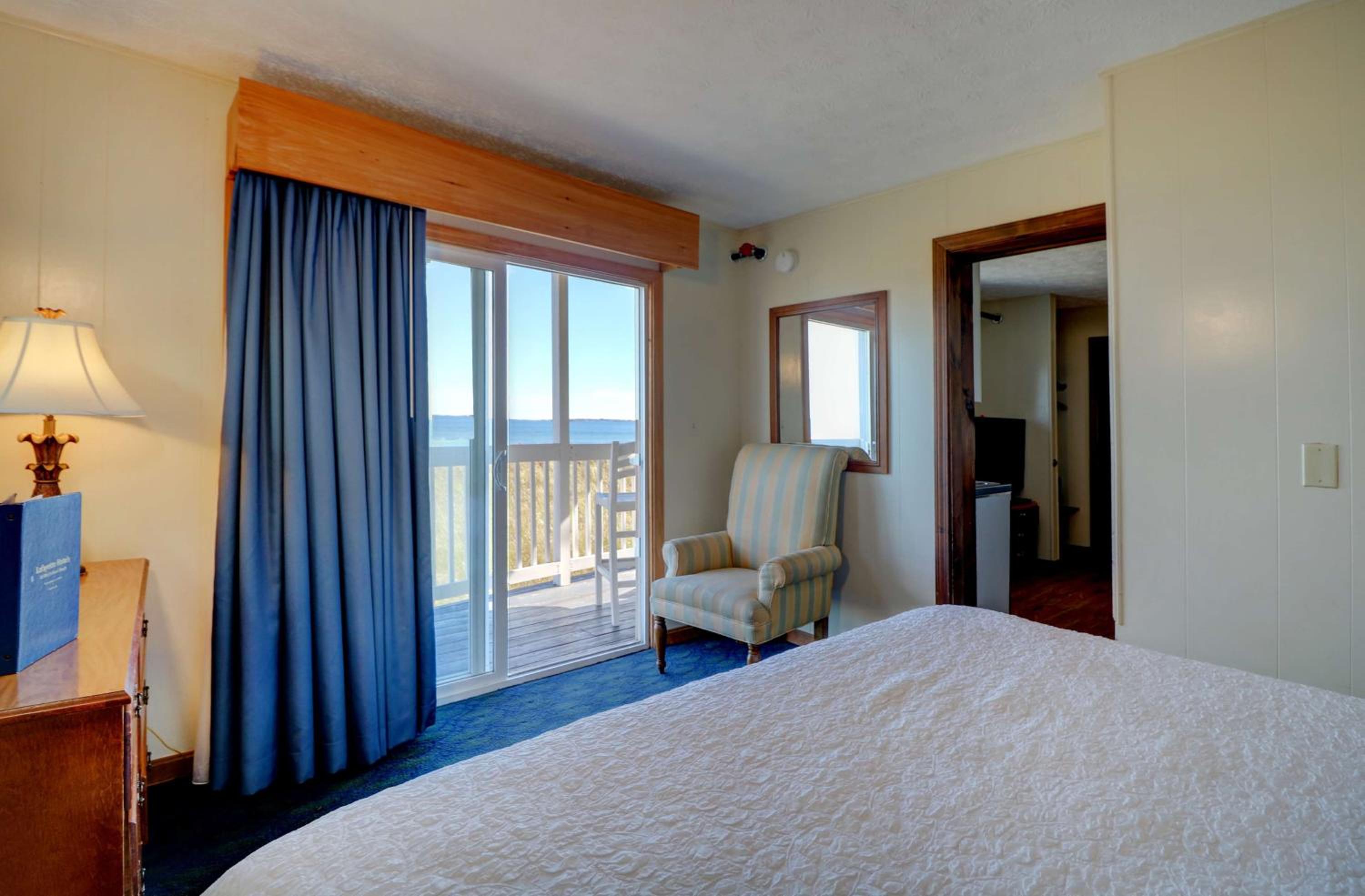 Deluxe Oceanfront King photo 1
