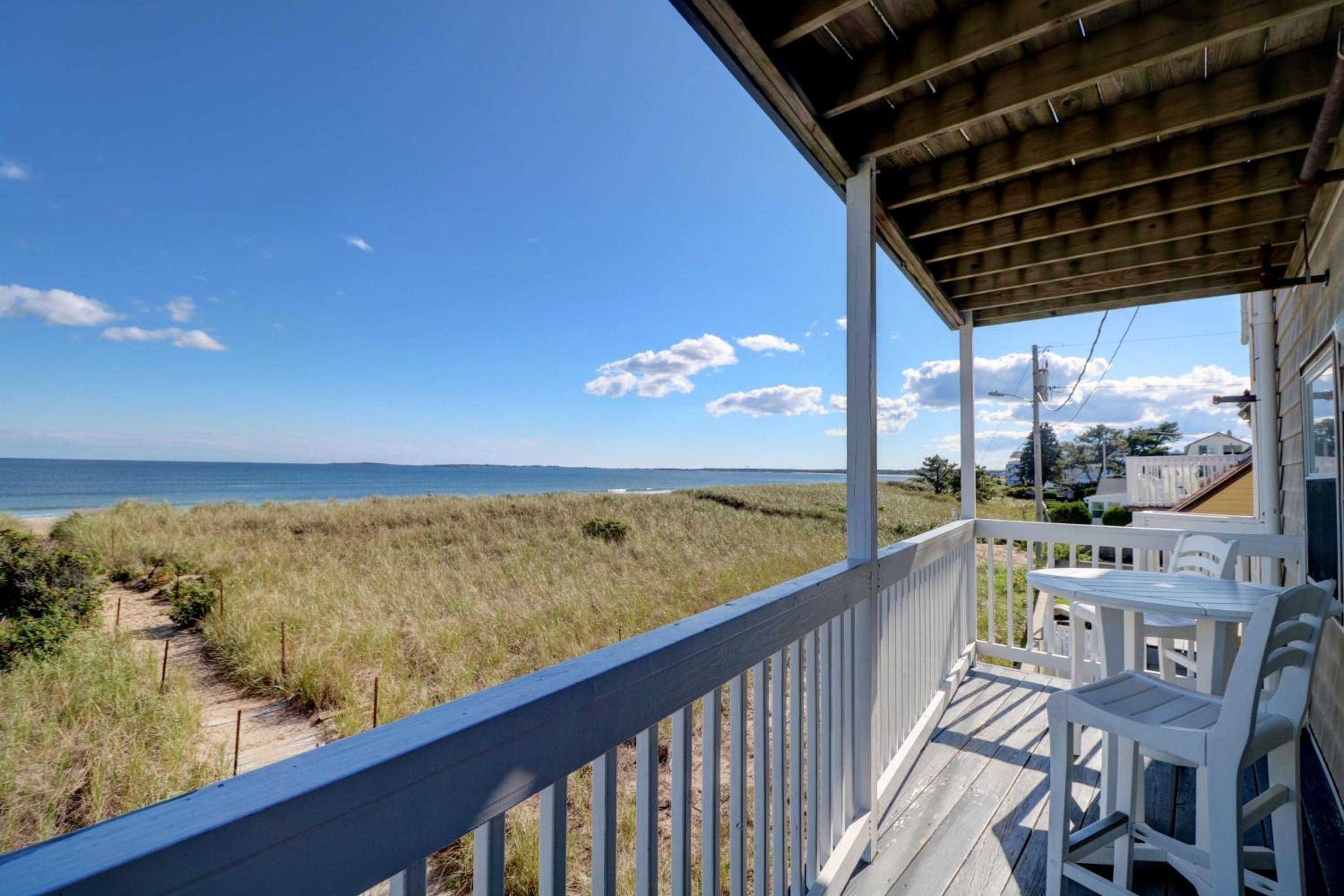 Deluxe Oceanfront King photo 2