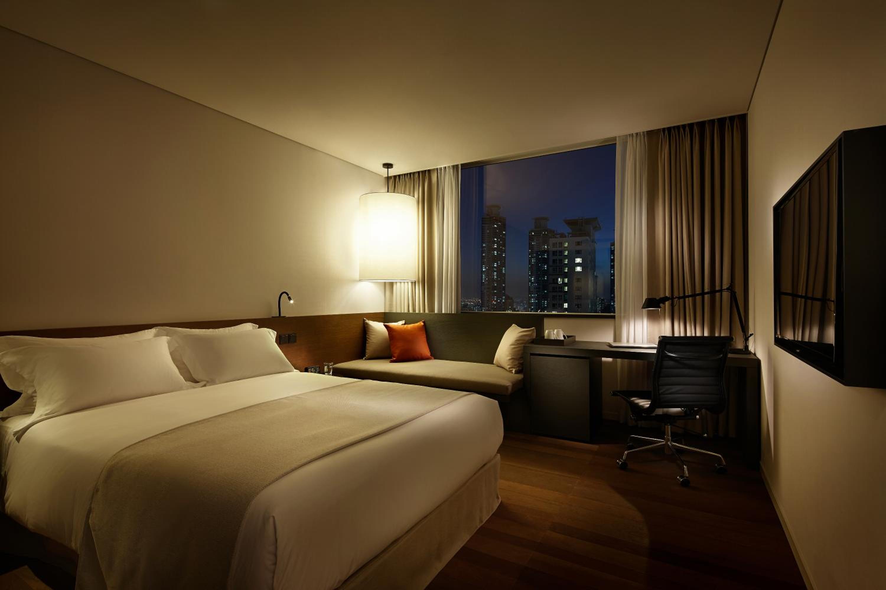 [OWN YOUR SHILLASTAY] Standard Double Room with 1 Raffle Ticket