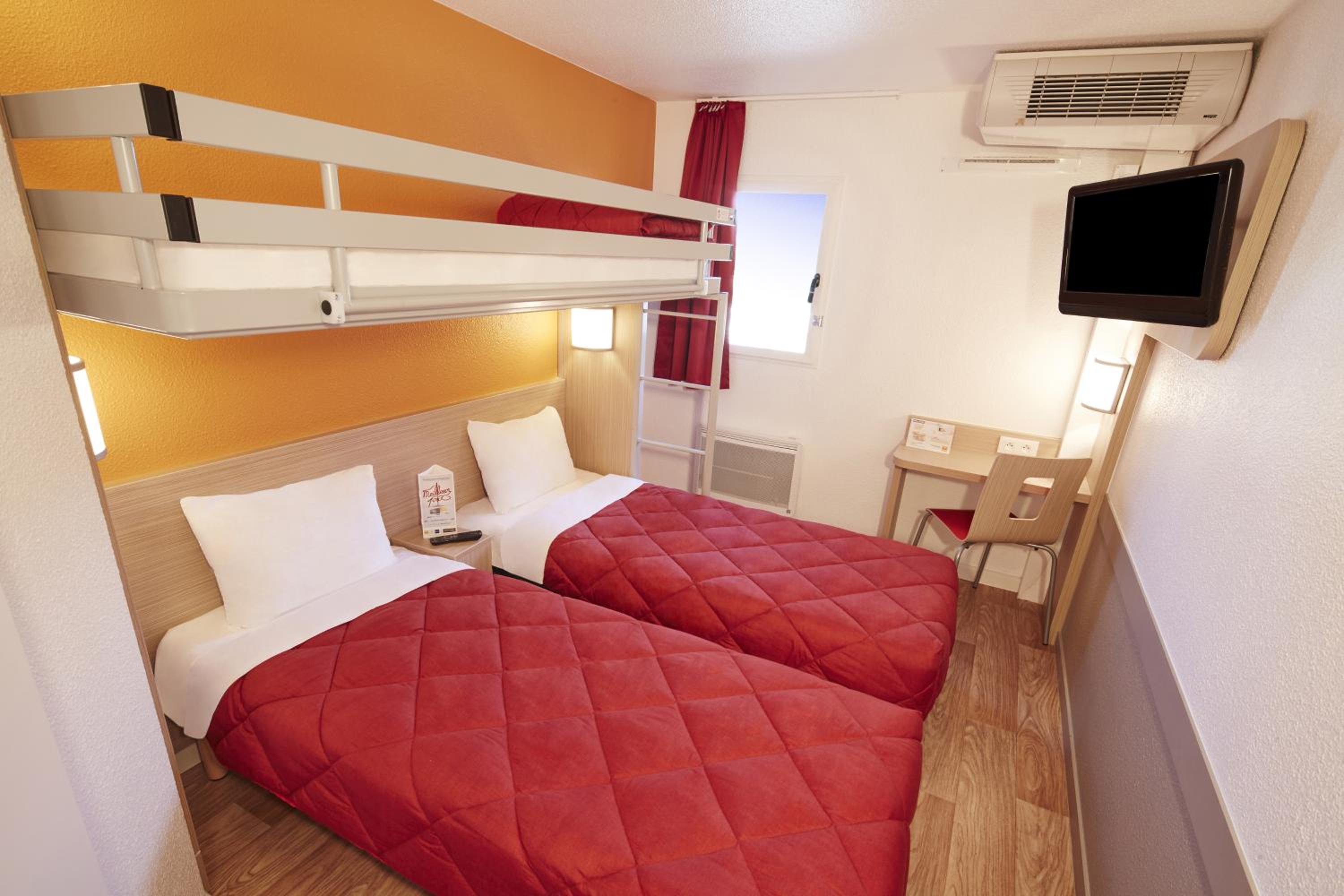 Triple Room with 3 Single Beds